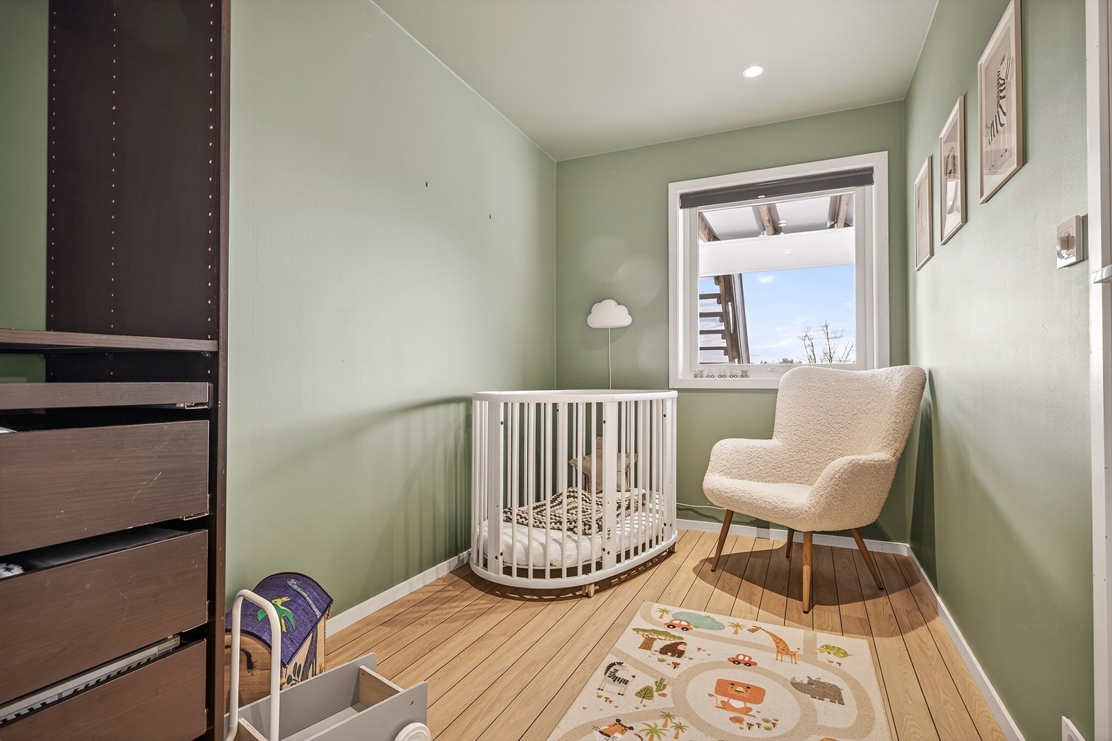 Det minste soverommet på ca. 7,5 m² passer fint som barnerom, gjesterom eller hjemmekontor. Galleribilde