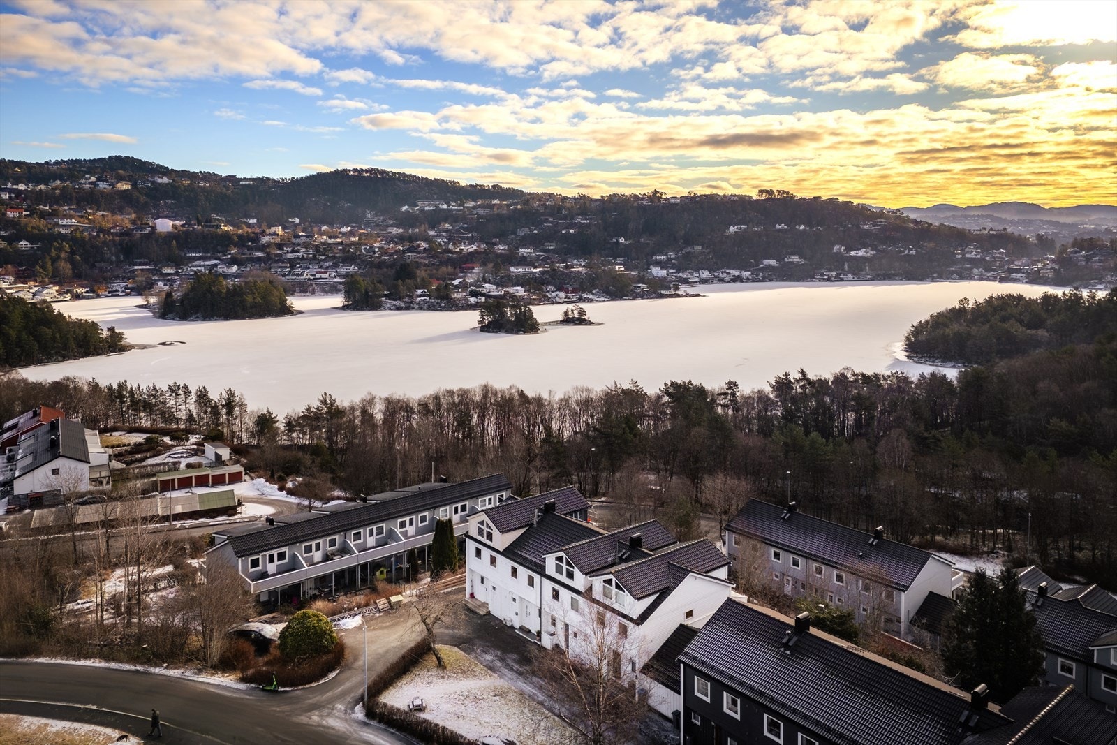 Et rolig og etablert boligområde med gode oppvekstvilkår og kort vei til hverdagsfasiliteter. Galleribilde