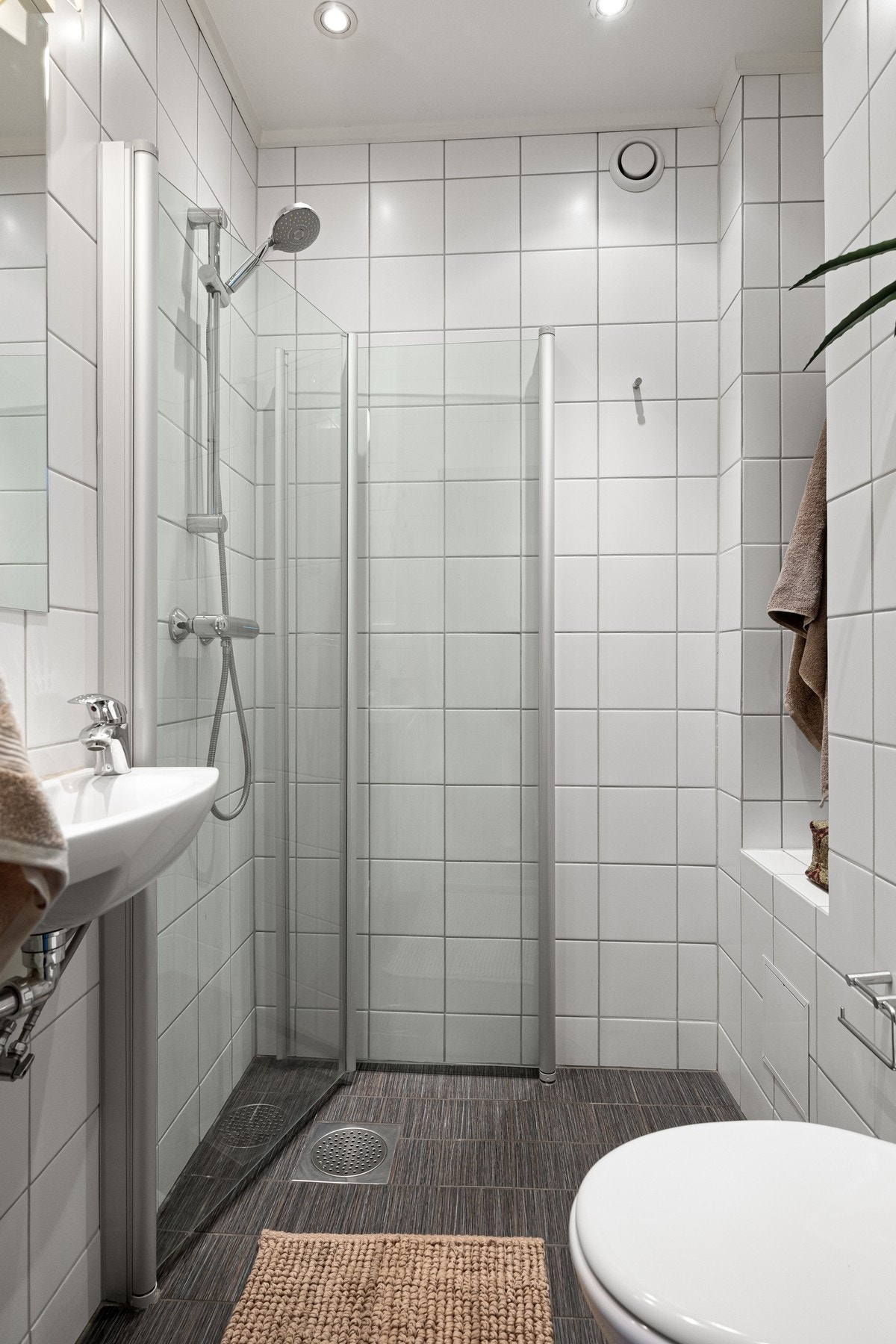 Pent, flislagt bad pusset opp i 2010. Galleribilde