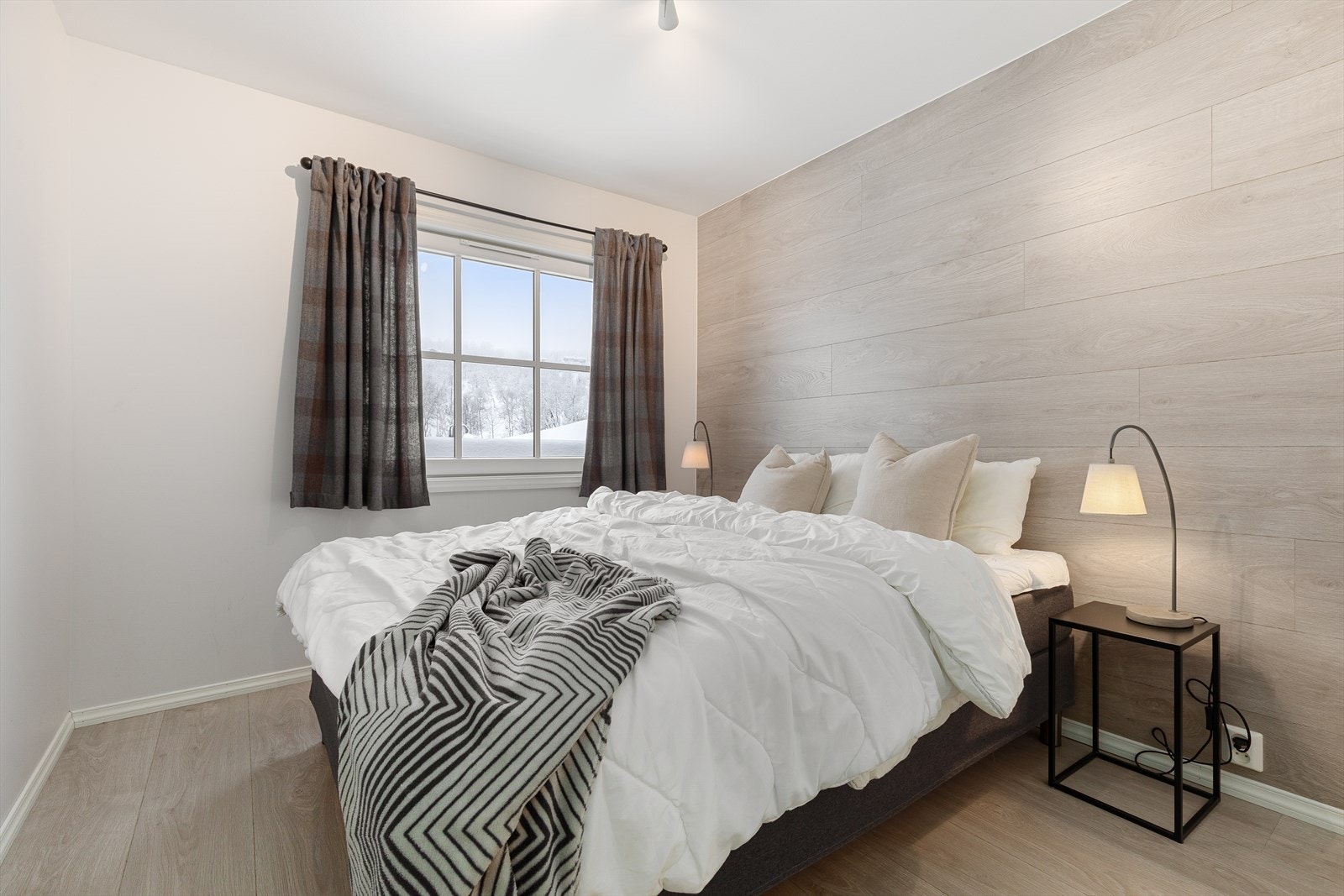 Soverommet har god plass til dobbeltseng. Galleribilde