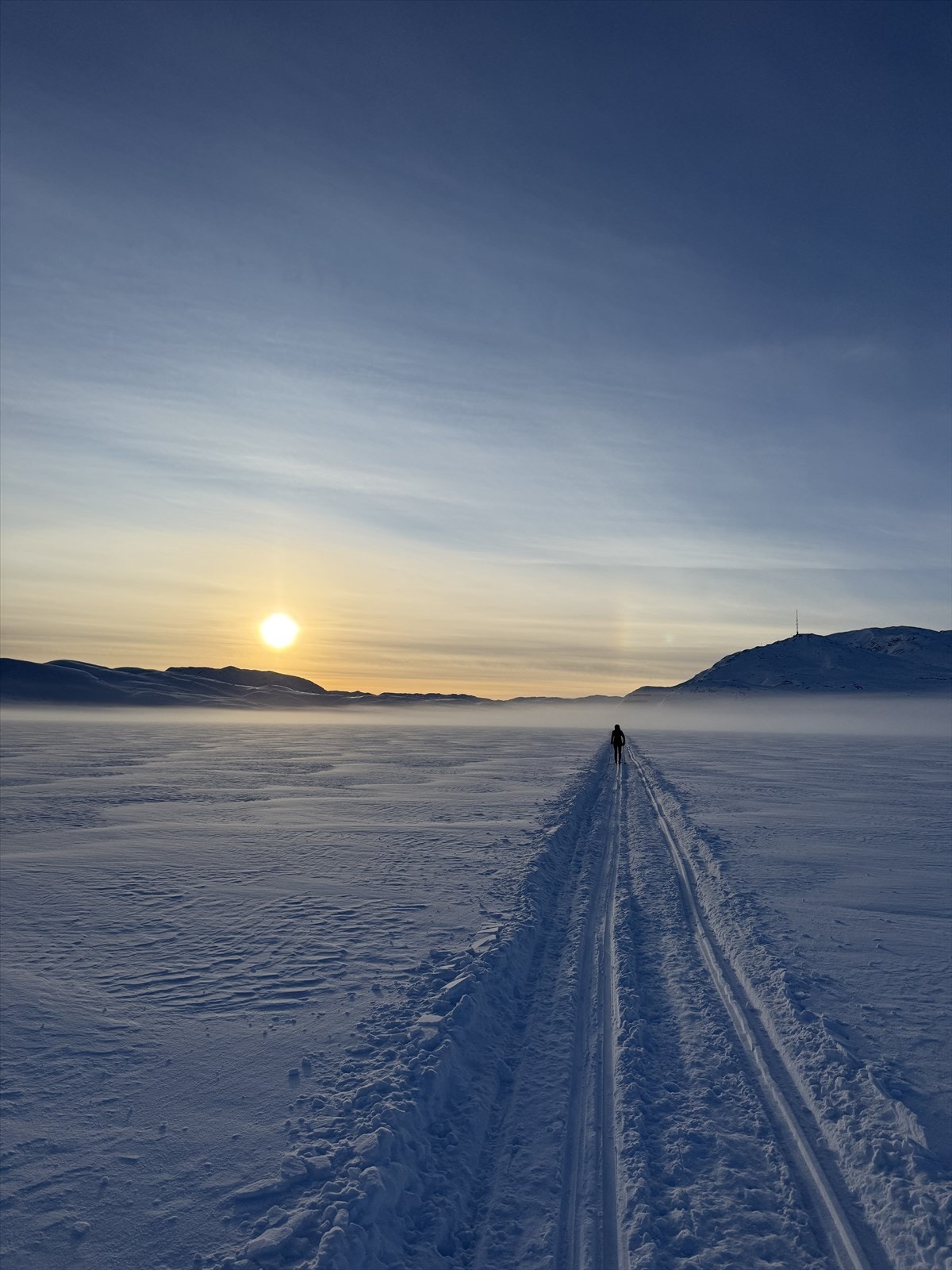 Skitur over Tyinvatnet - på ein kald vinterdag. Området er eit eldorado dersom du søker aktiviteter både sommars- og vinterstid. Galleribilde