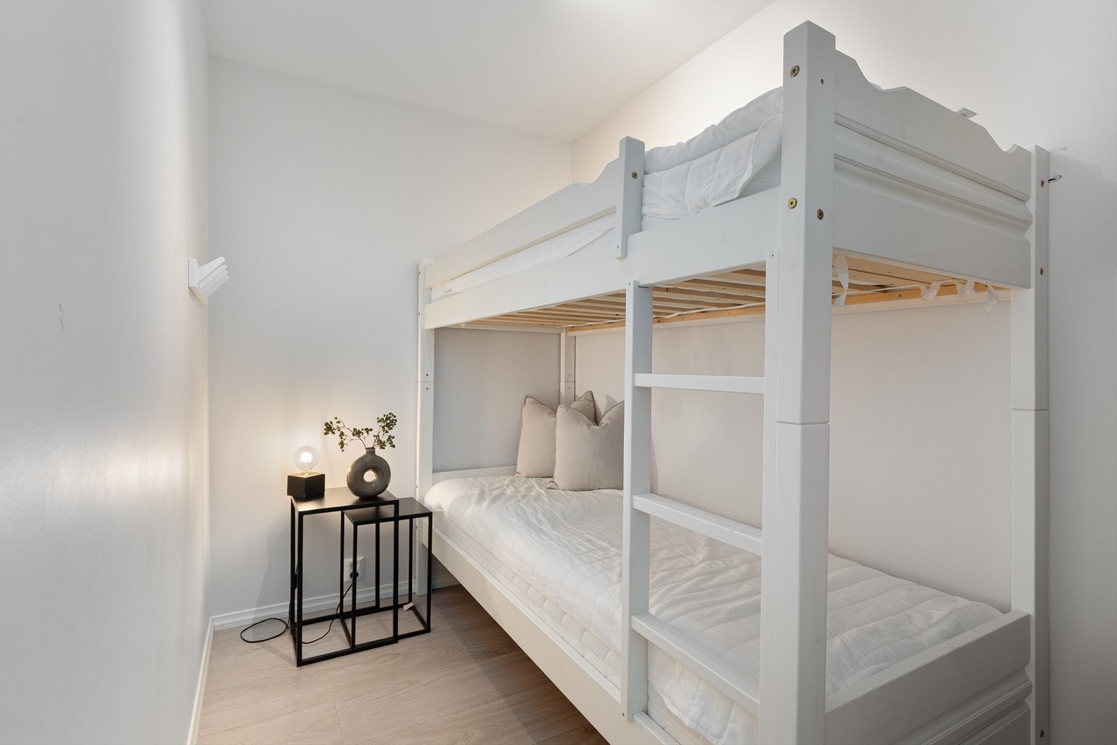 Sovealkova har plass til køyeseng. Galleribilde