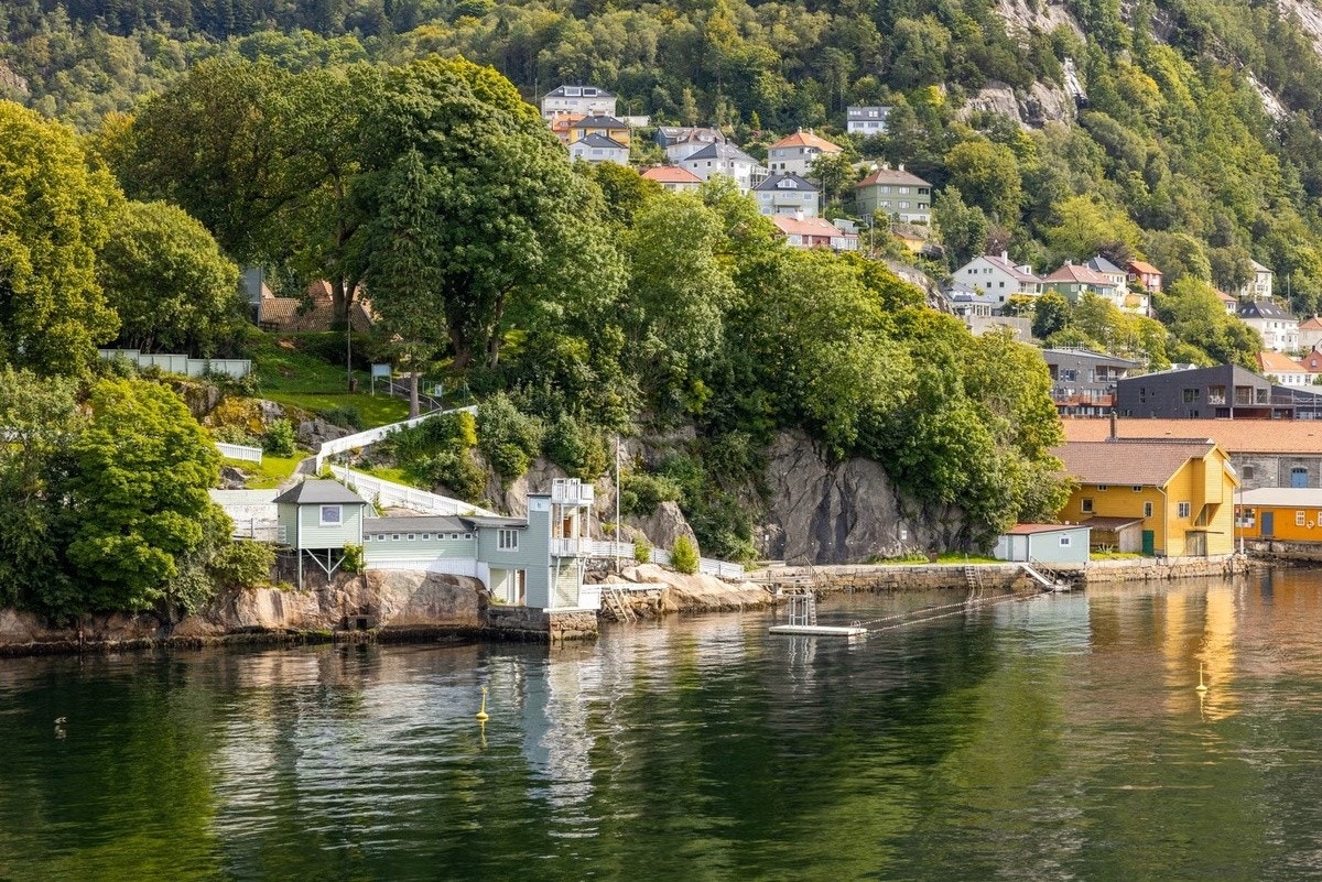 Sandviken Sjøbad like nedenfor boligen Galleribilde