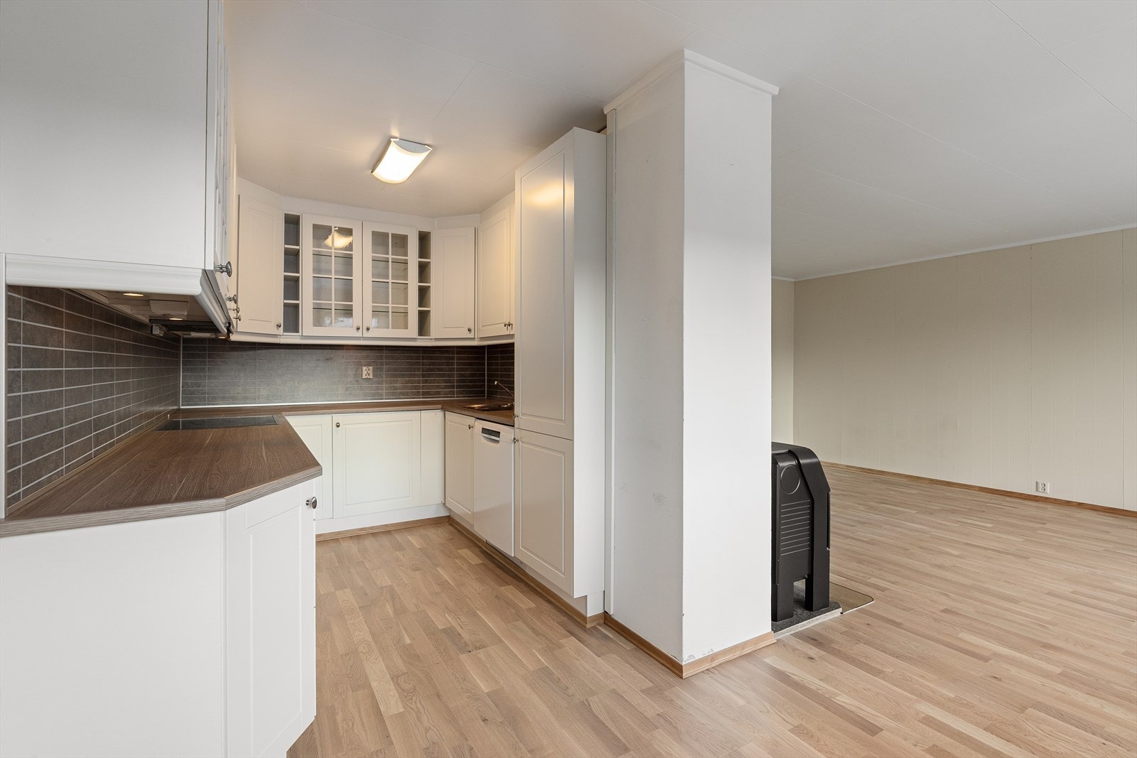 Kjøkkenet ble montert for ca. 10 år siden Galleribilde