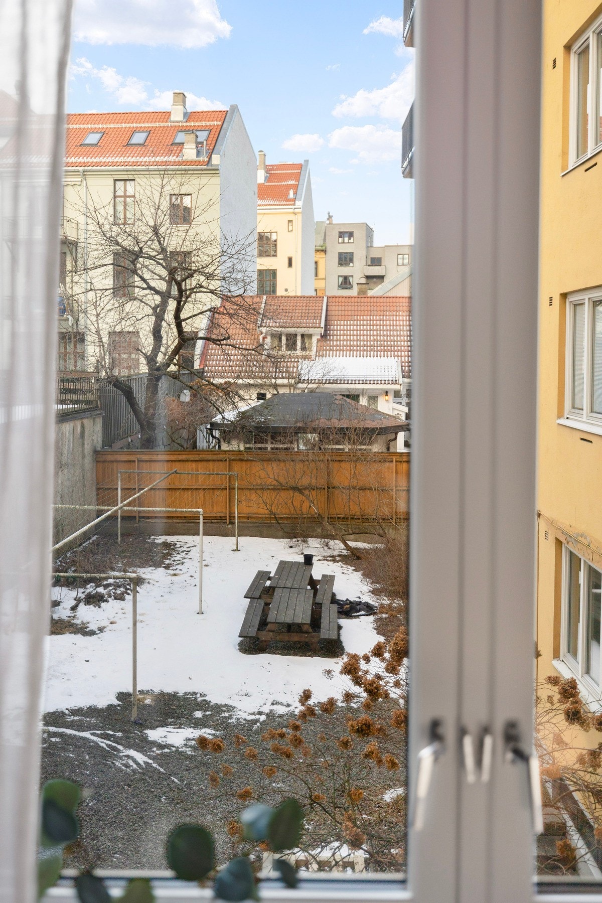 Leiligheten er gjennomgående uten noen innsyn på noen av sidene Galleribilde