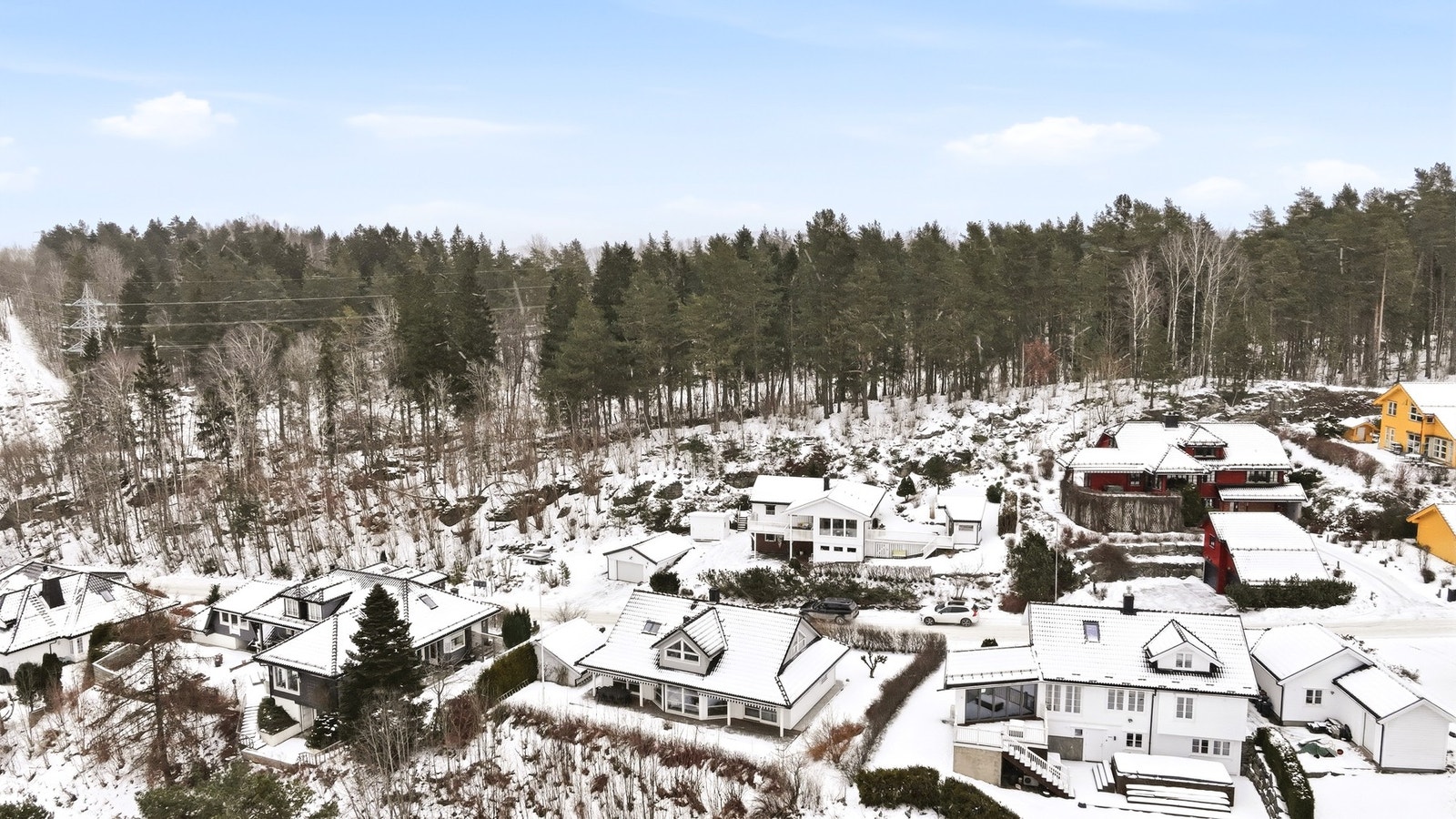 Boligen har en sentral og fin beliggenhet på Skrukkerødtoppen/Grønli i Porsgrunn. Galleribilde