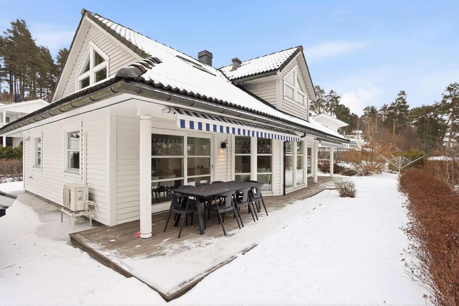 Boligen er malt utvendig i 2022 Galleribilde