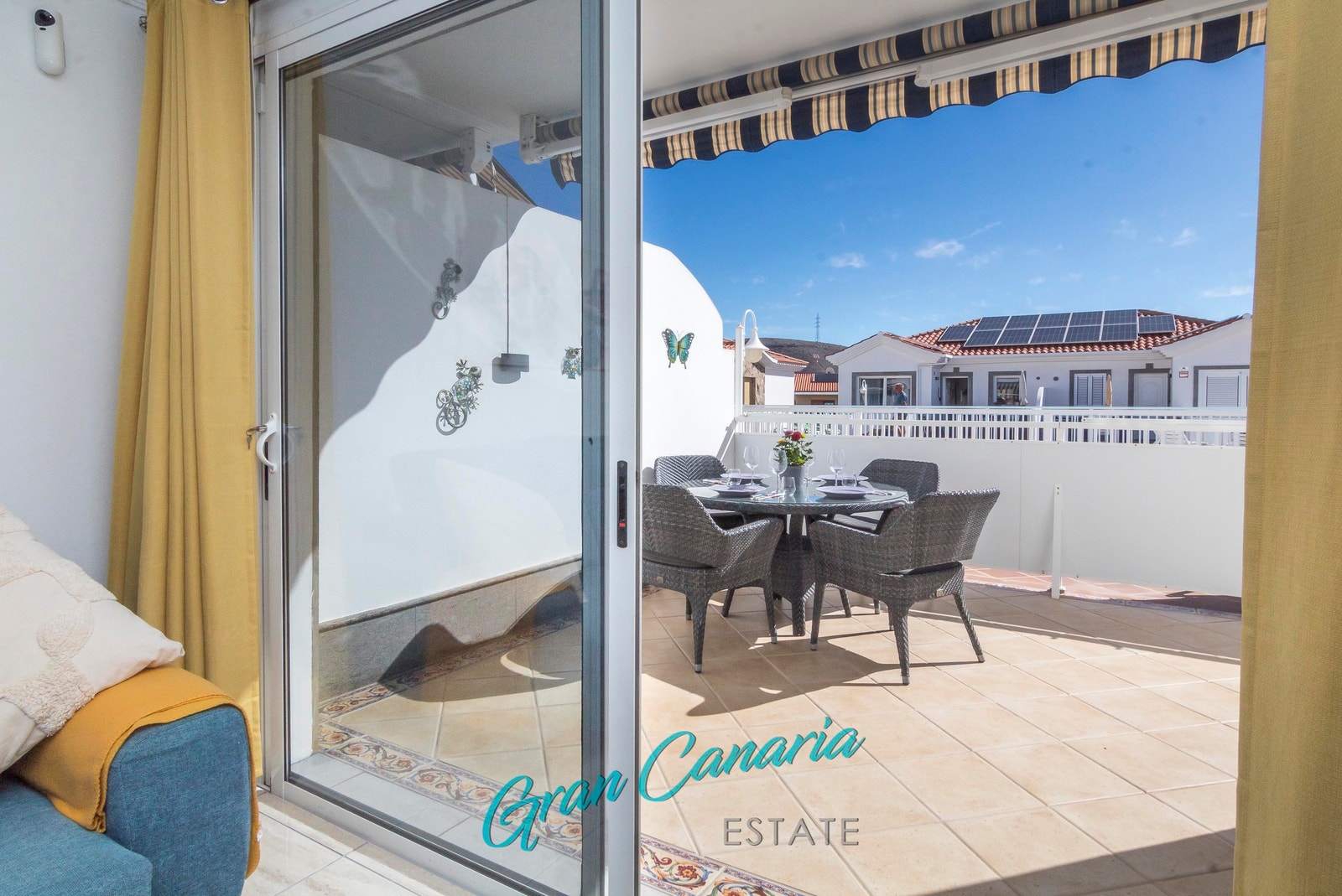 Direkte utgang til terrasse fra stuen Galleribilde