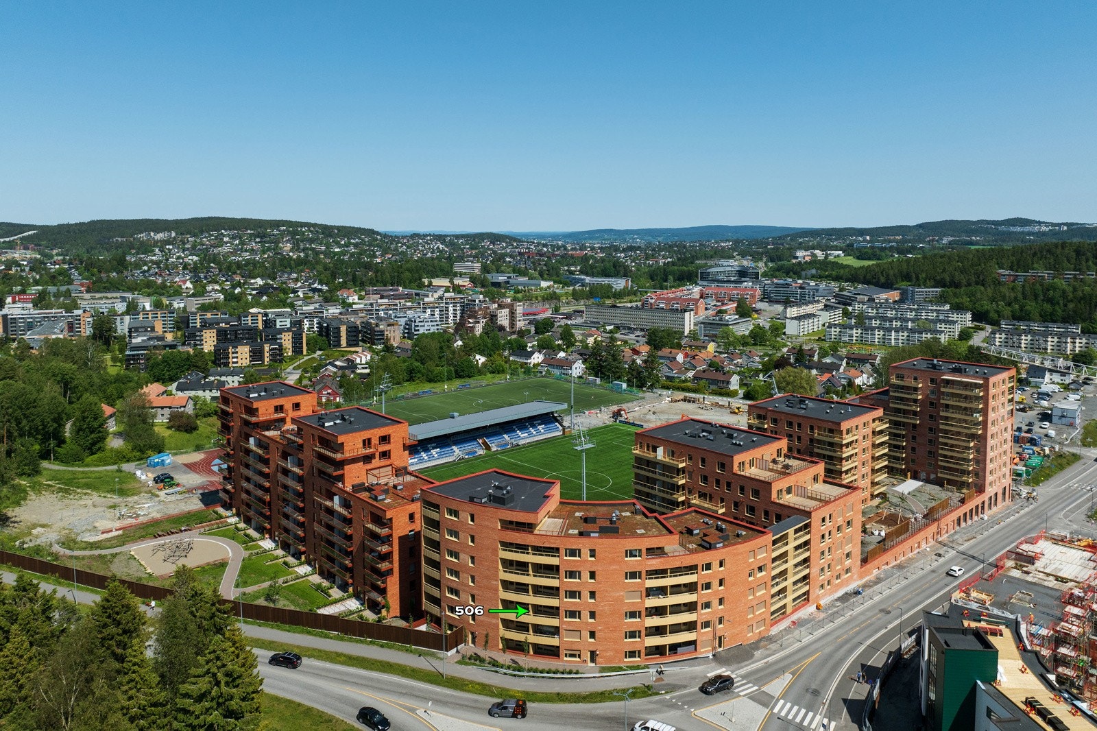 Hus 2 består av 45 flotte leiligheter, fordelt på etasjene 3-9. Leiligheten ligger fint til i byggets 5. etasje som utgjør 3. etasje fra bakkeplan for prosjektet. Galleribilde