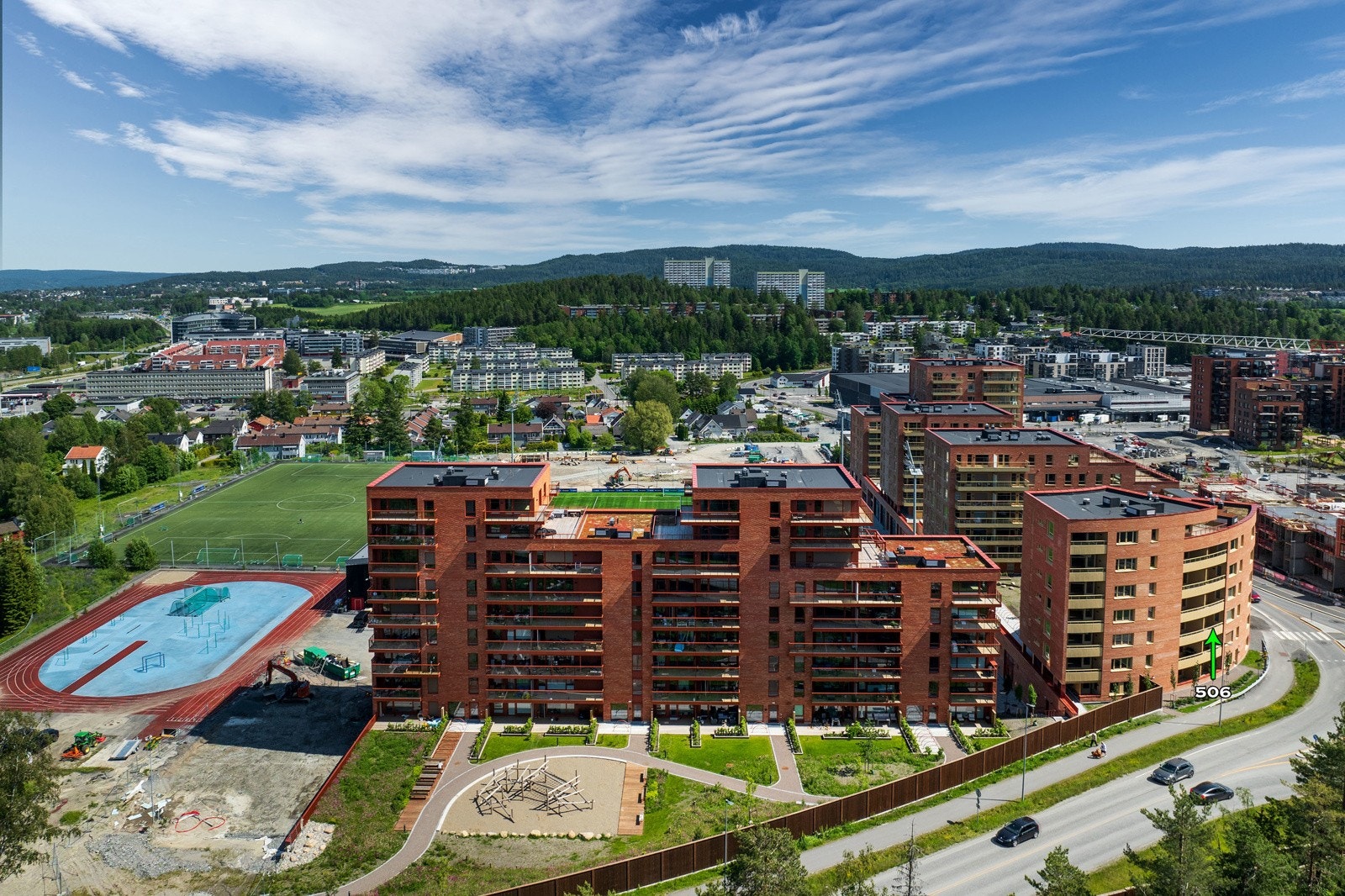 Hus 2 består av 45 flotte leiligheter, fordelt på etasjene 3-9. Leiligheten ligger fint til i byggets 5. etasje som utgjør 3. etasje fra bakkeplan for prosjektet. Galleribilde