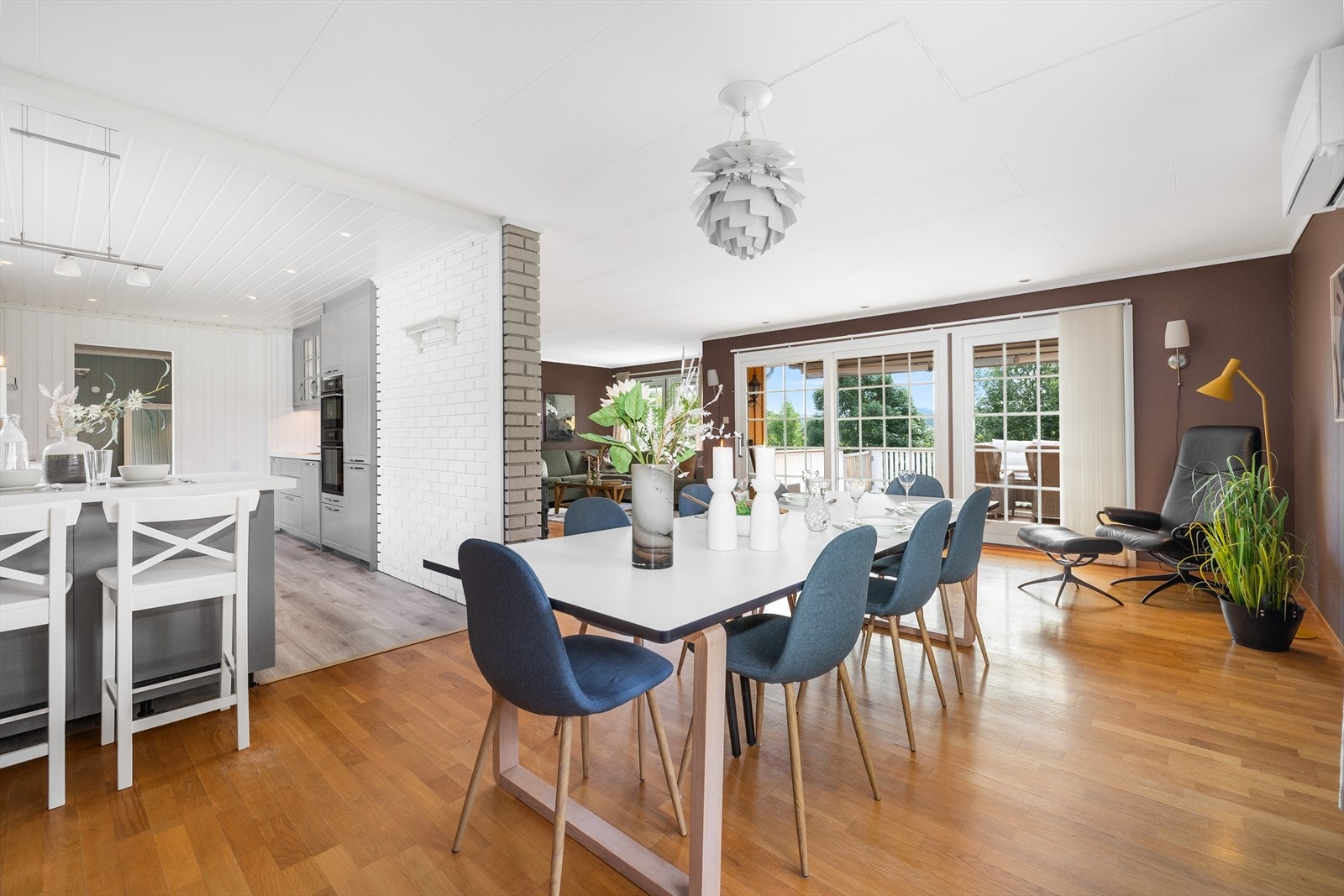 Velkommen til Holteveien 55, presentert av Aktiv Eiendomsmegling v/Kaia Hostvedt Dahle. Foto: Paul Turmer Galleribilde