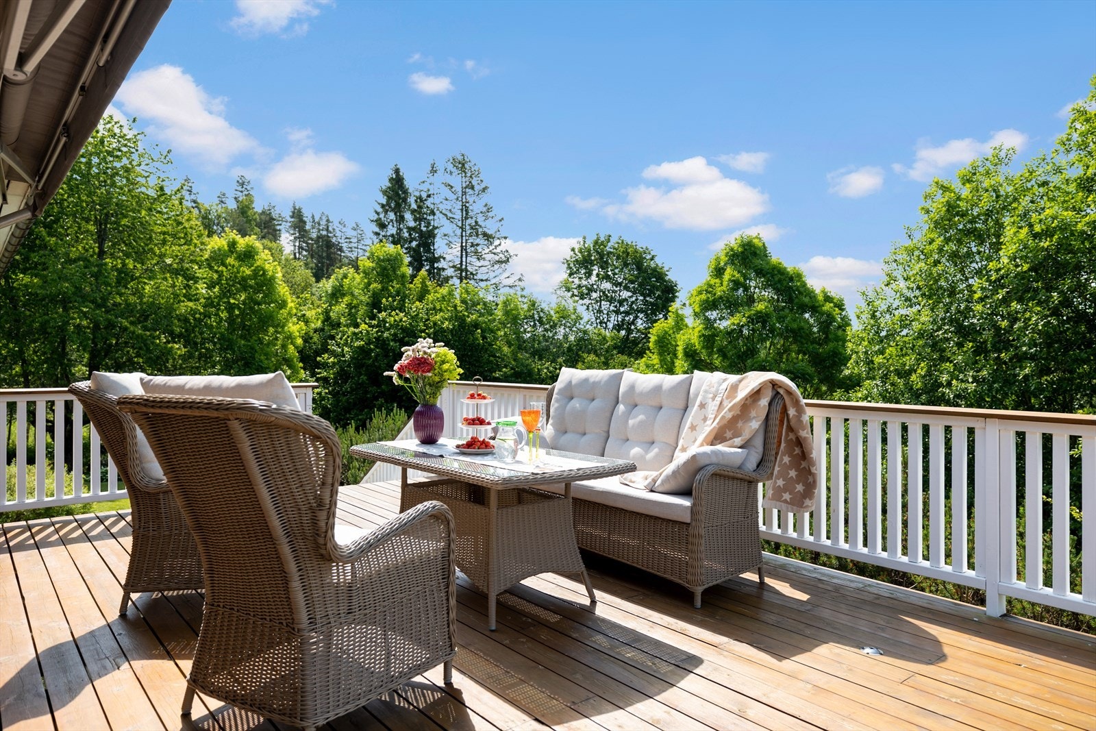 Her bor du med gangavstand til det meste du trenger i hverdagen, samtidig som du har kort vei til skog og mark - en perfekt kombinasjon for deg som ønsker både nærhet og natur. Galleribilde