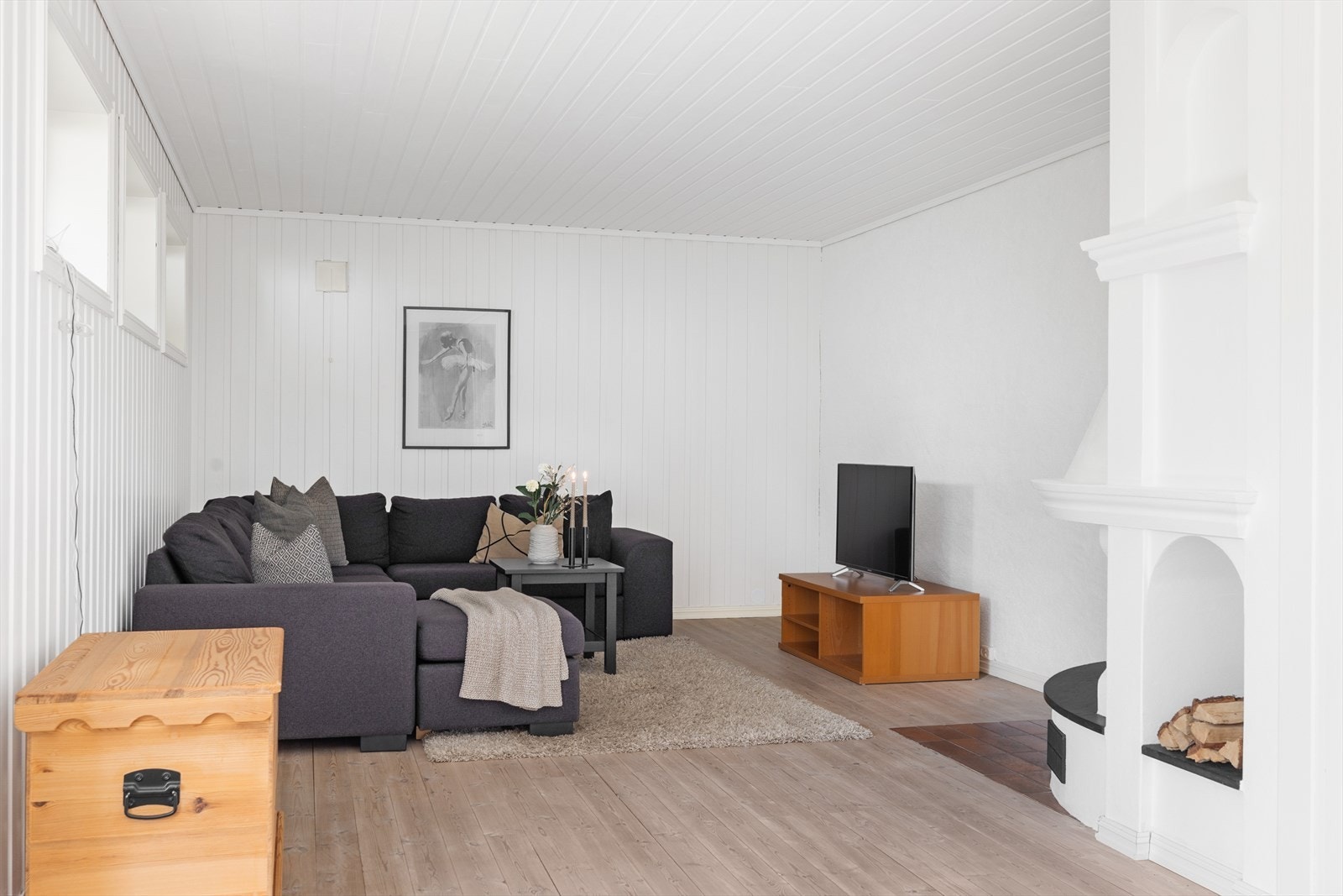 Underetasjen byr på mange gode kvaliteter som gjør boligen ekstra praktisk for en barnefamilie. Galleribilde