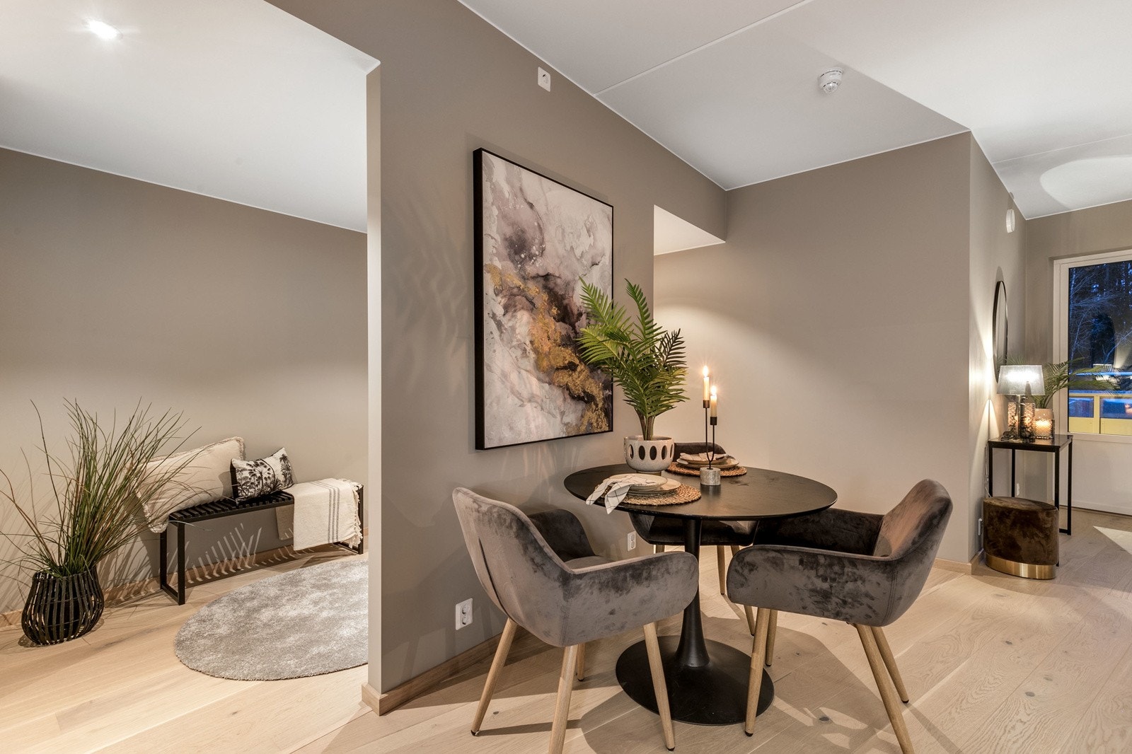 Leiligheten har en lys og innbydende planløsning, med høy standard. Galleribilde