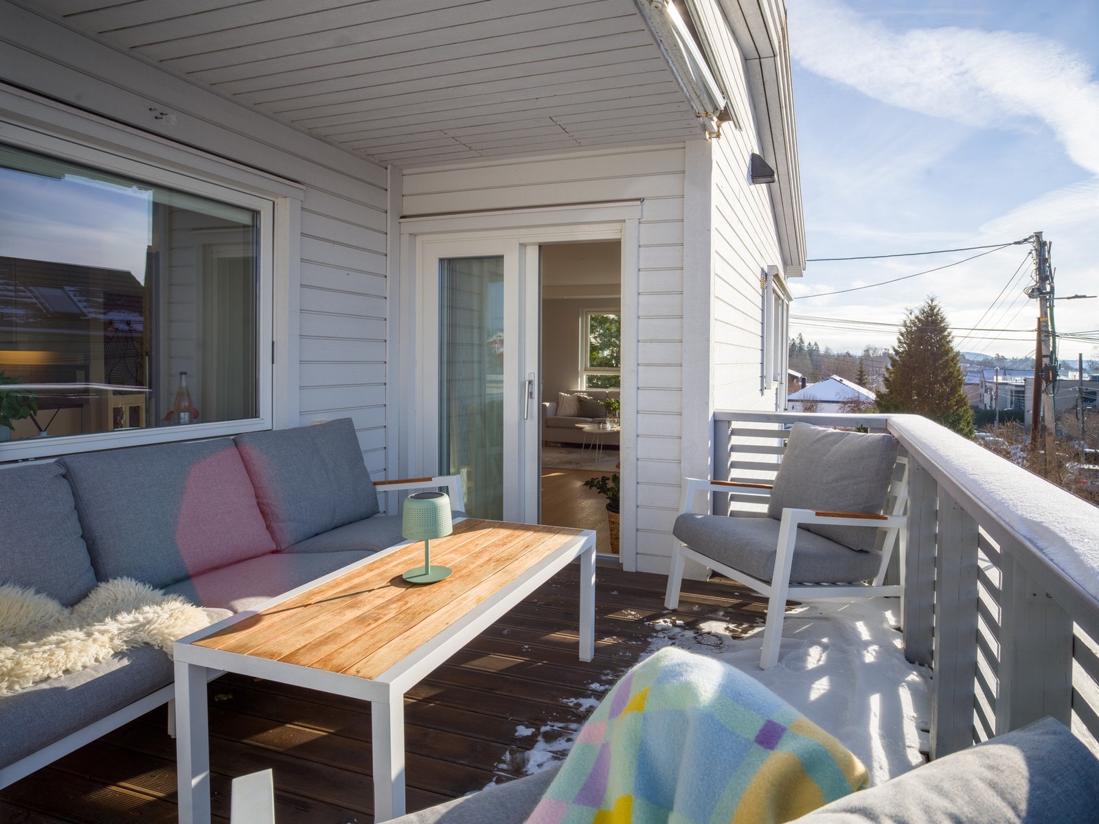 Delvis overbygget veranda på 15 m². Adkomst fra stue. Galleribilde