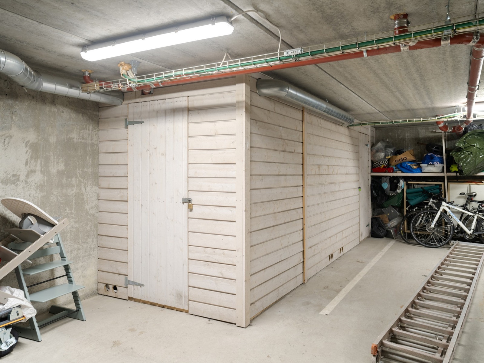 Praktisk kjellerbod på ca. 5 m² i garasjeanlegget Galleribilde
