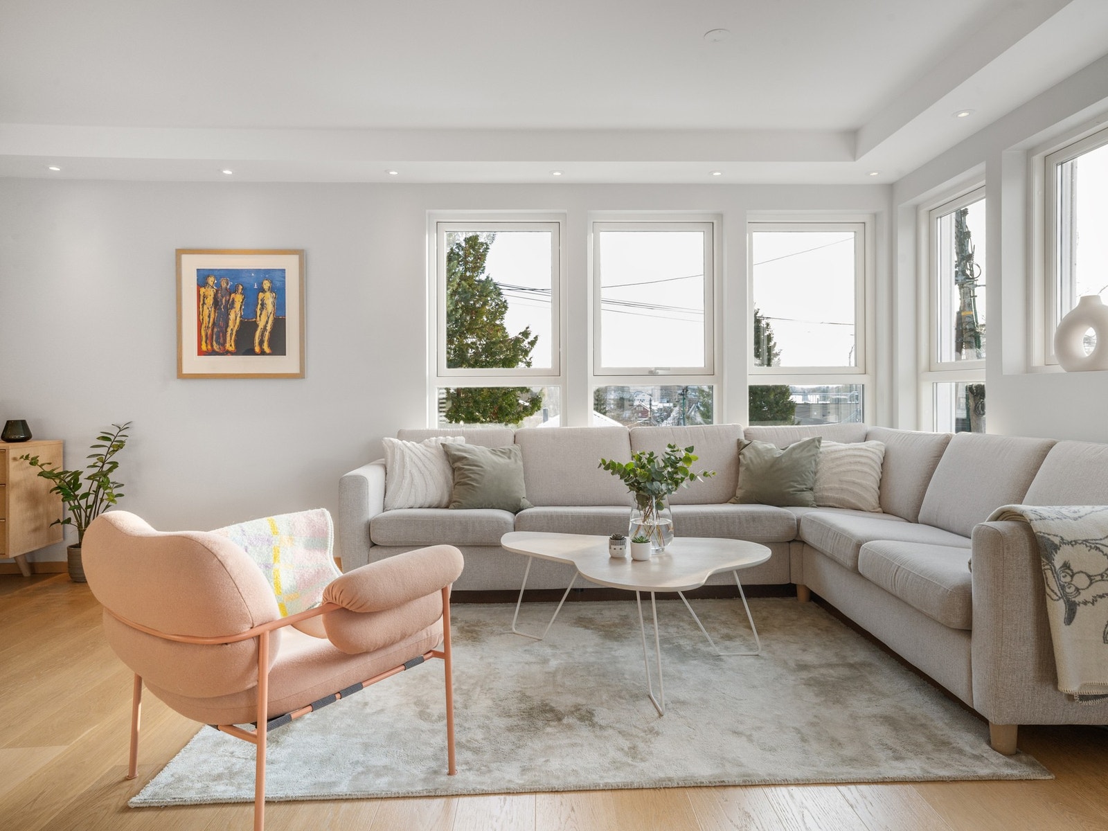 Vinduer mot syd og vest med koselig utsyn. Galleribilde