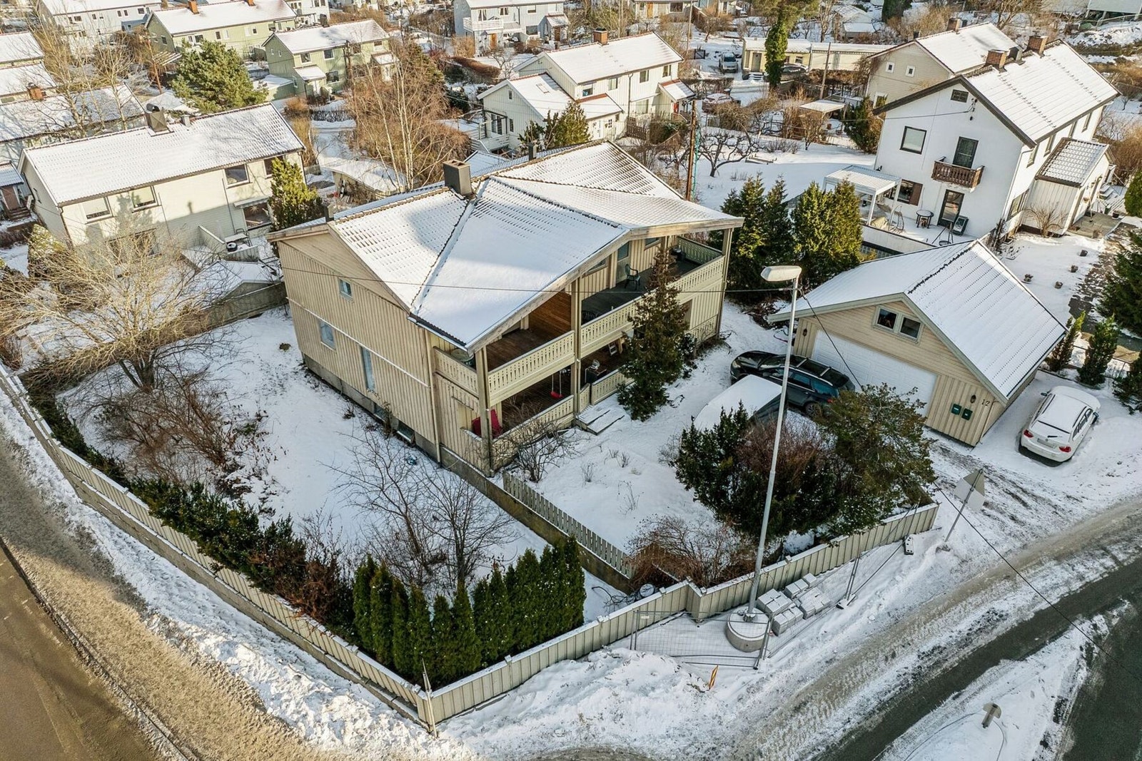 Attraktiv beliggenhet midt i smørøyet på Nesoddtangen Galleribilde