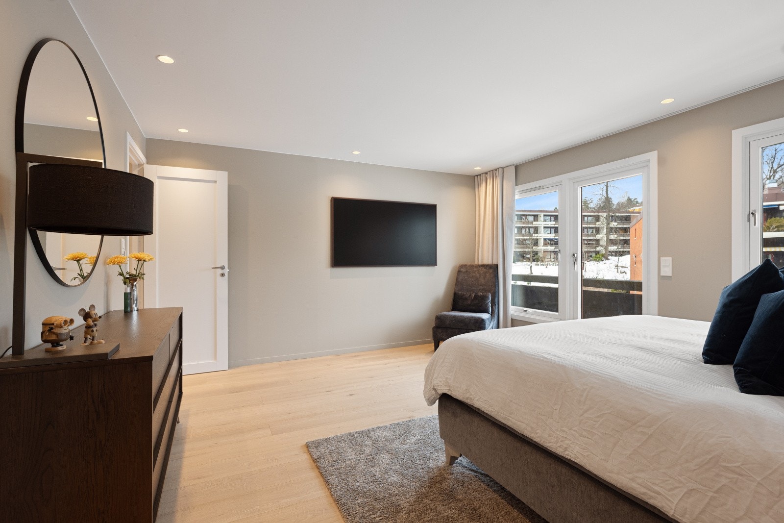 Fra hovedsoverommet er det adkomst til en balkong på ca. 10 m². Galleribilde