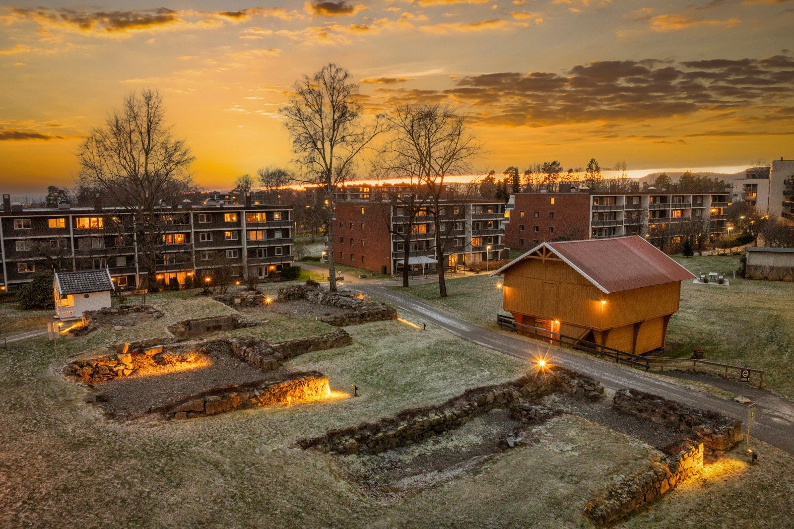 Området er rolig, grønt og frodig med gode tur- og rekreasjonsmuligheter. Galleribilde