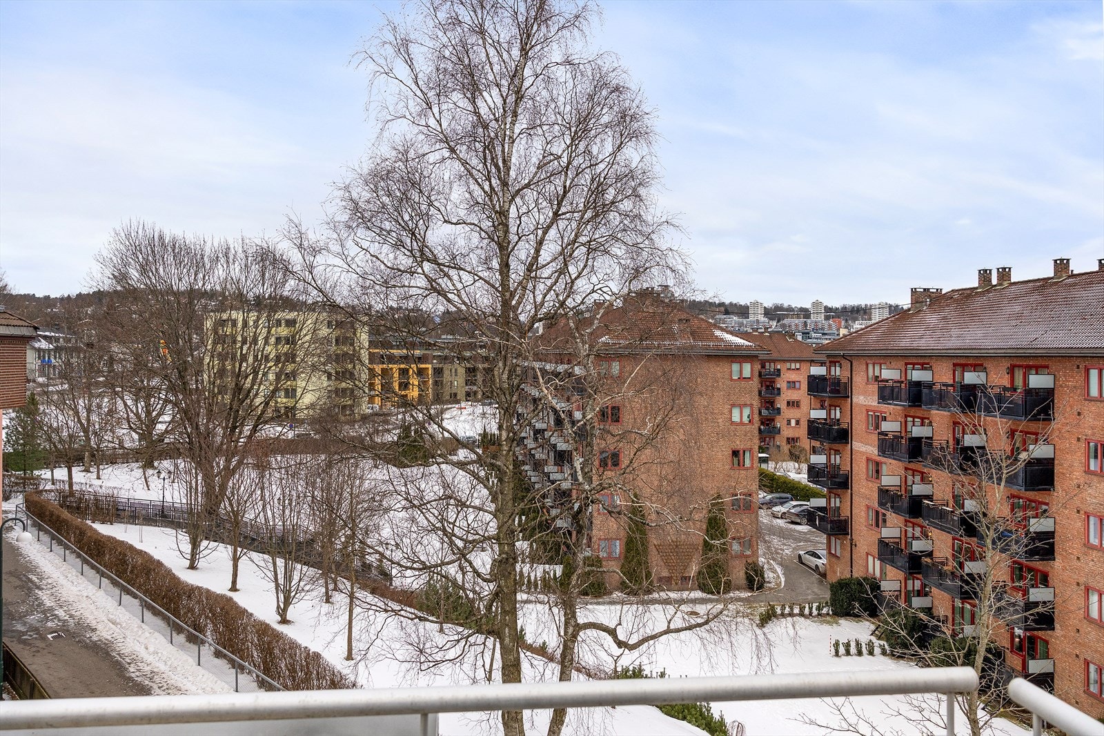 Fra balkongen er det flott utsyn over nærområdet
. Galleribilde