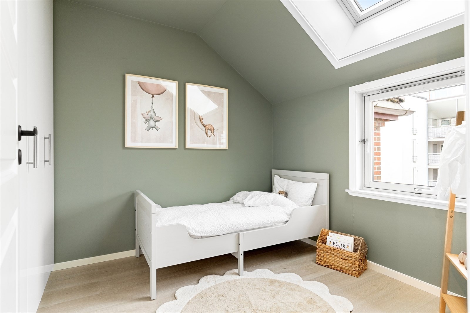 Soverom 3 passer perfekt som barnerom, gjesterom eller hjemmekontor, tilpasset dine behov. Galleribilde