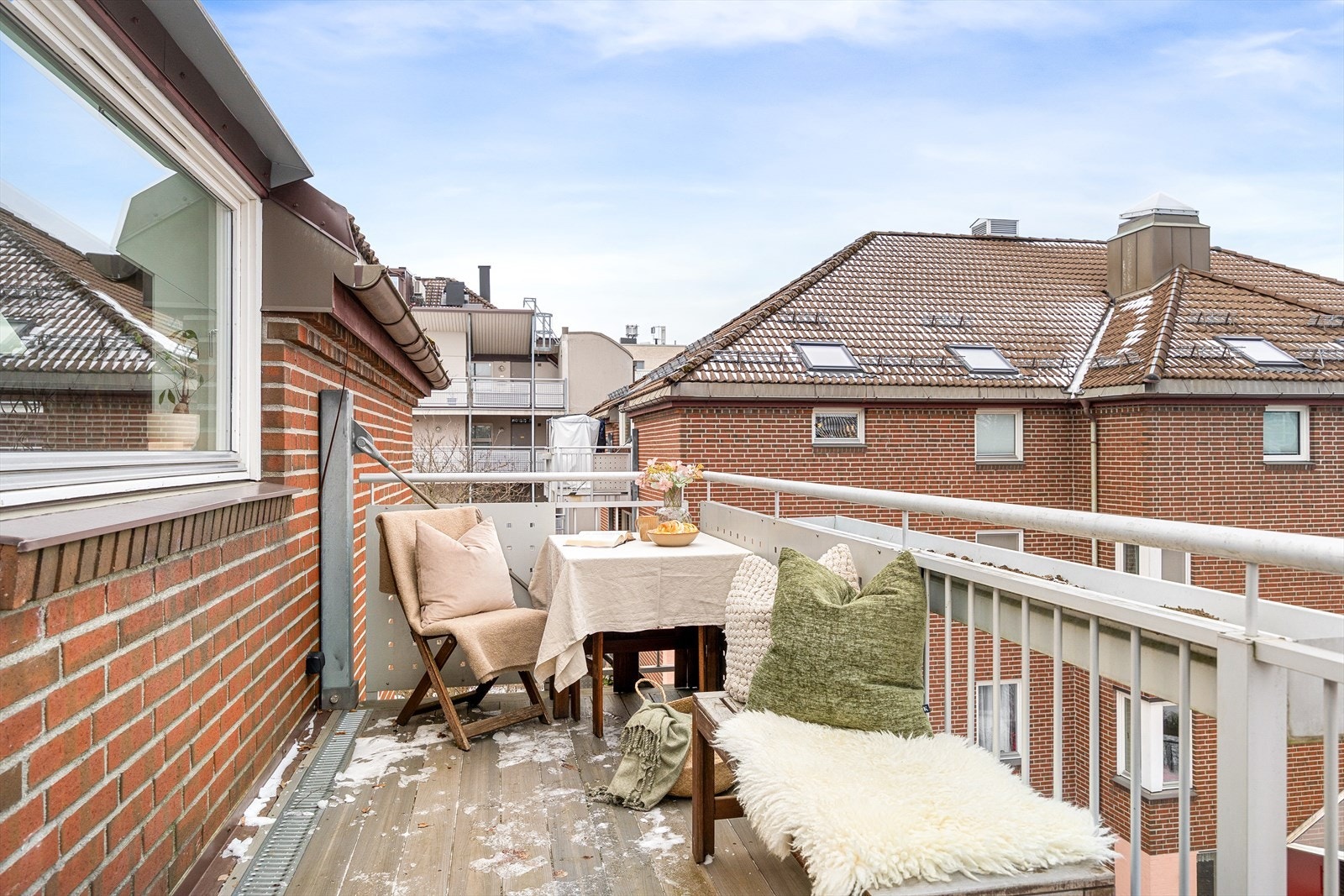 Leiligheten har også en nydelig nordvestvendt balkong på ca. 7,2 m² med svært gode solforhold. Galleribilde