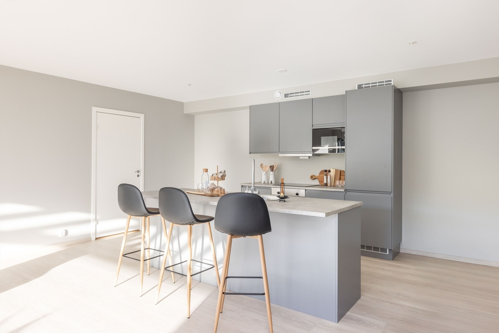 Leiligheten har et flott kvalitetskjøkken fra Sigdal, modell Horisont. Galleribilde