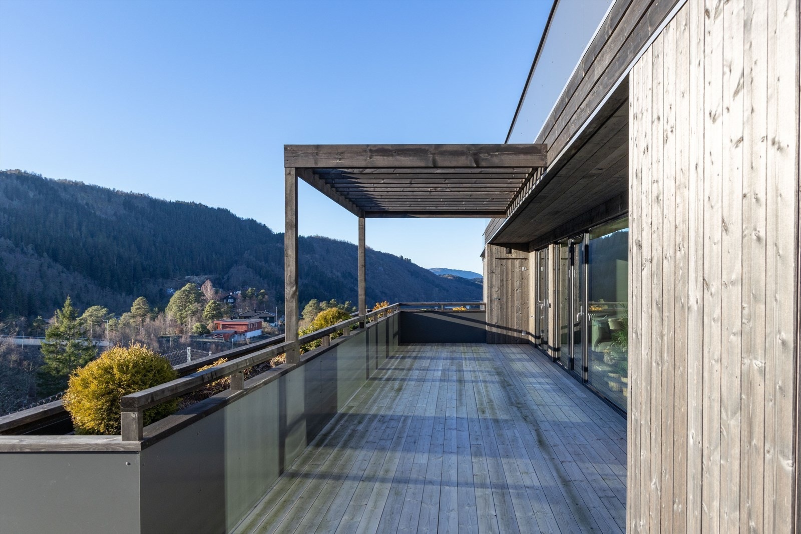 Her er det god plass til å invitere venner og familie på hyggelige sammenkomster. Galleribilde