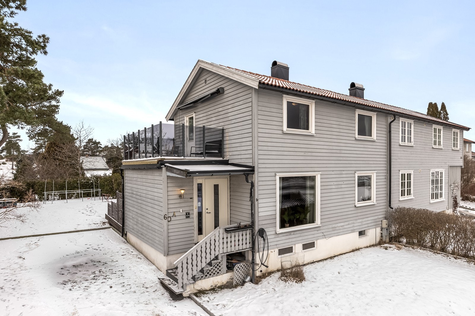 Innholdsrik halvpart av tomannsbolig fra 1953. Galleribilde