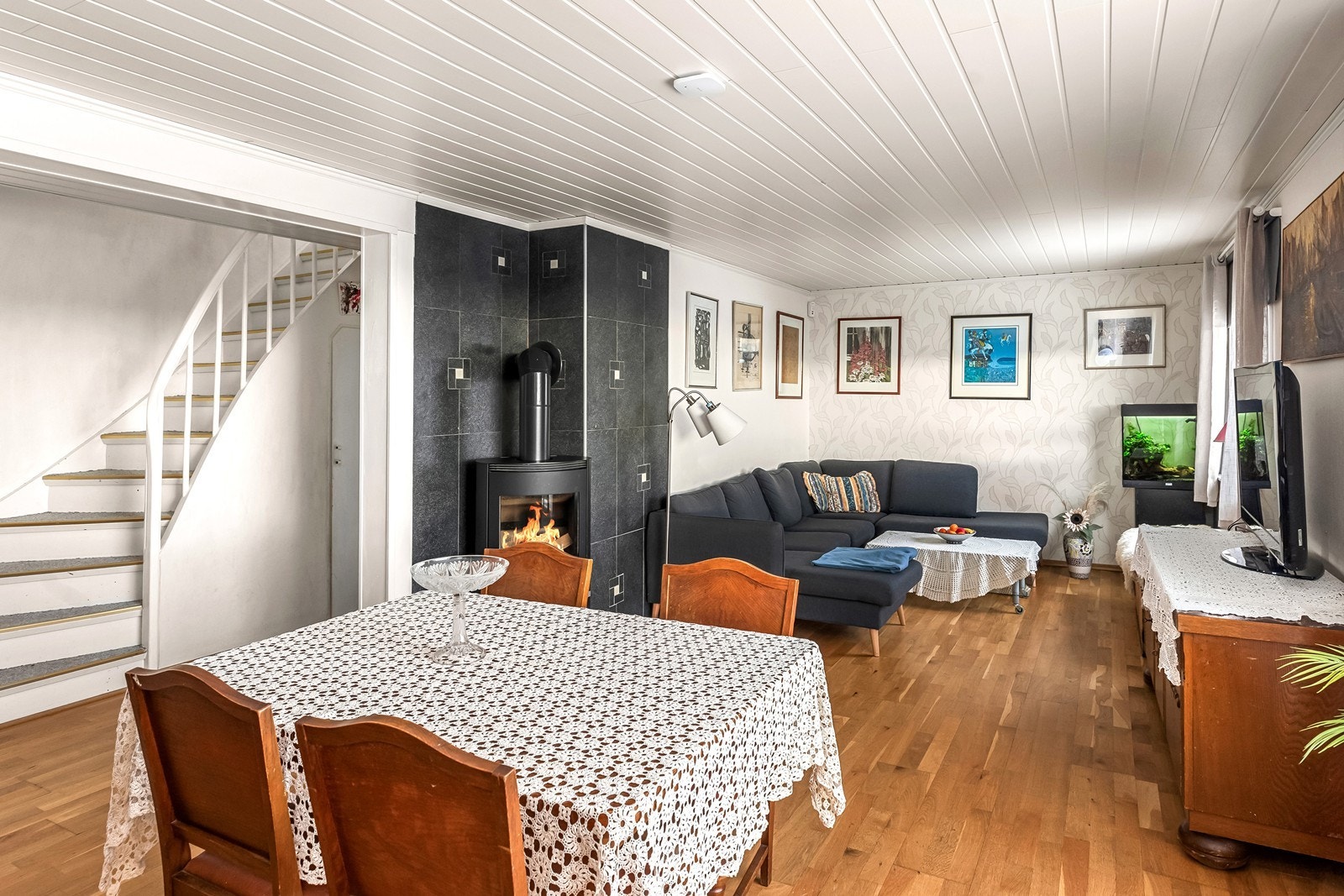 De sosiale sonene er samlet på ett plan, noe som gir en praktisk romløsning. Galleribilde