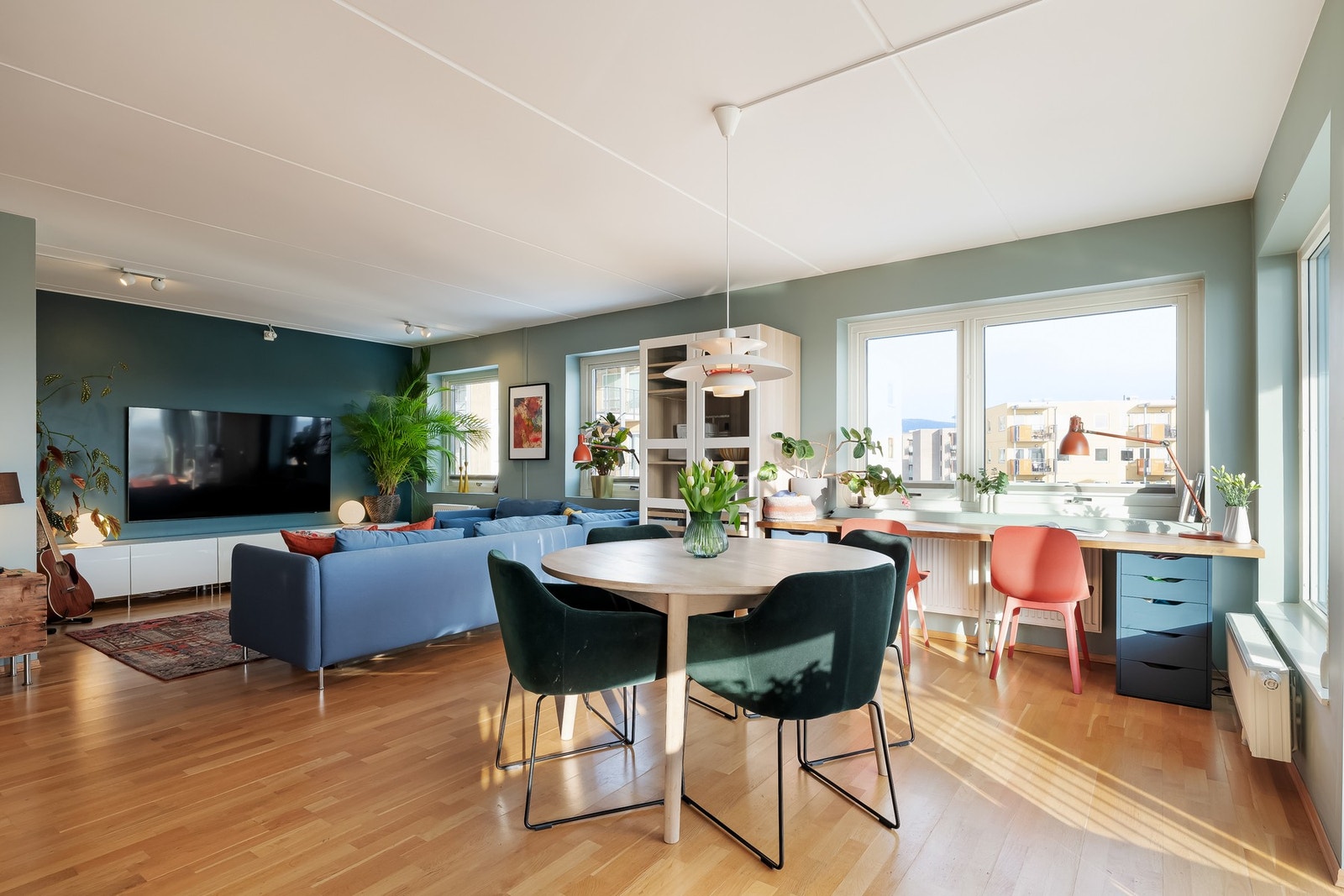 Dette er en moderne & innbydende 4-roms hjørneleilighet. Galleribilde