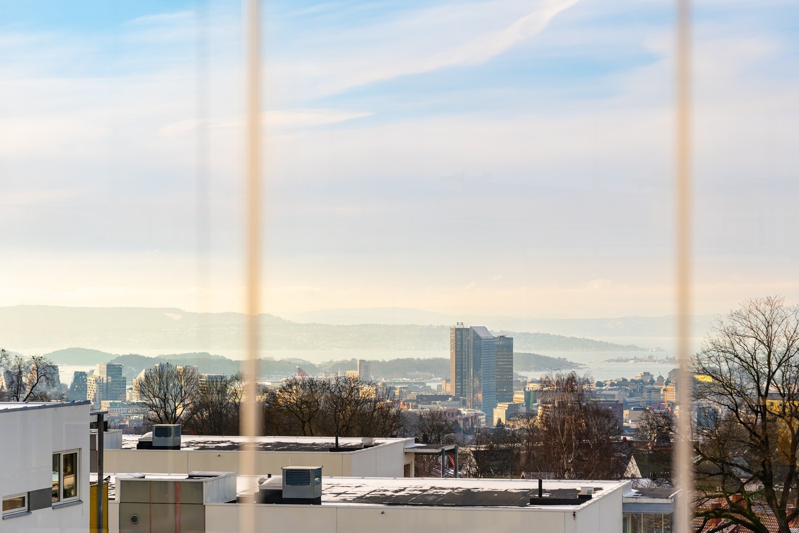 Beliggenheten i 6. etasje byr på flott utsikt mot fjord og by. Galleribilde