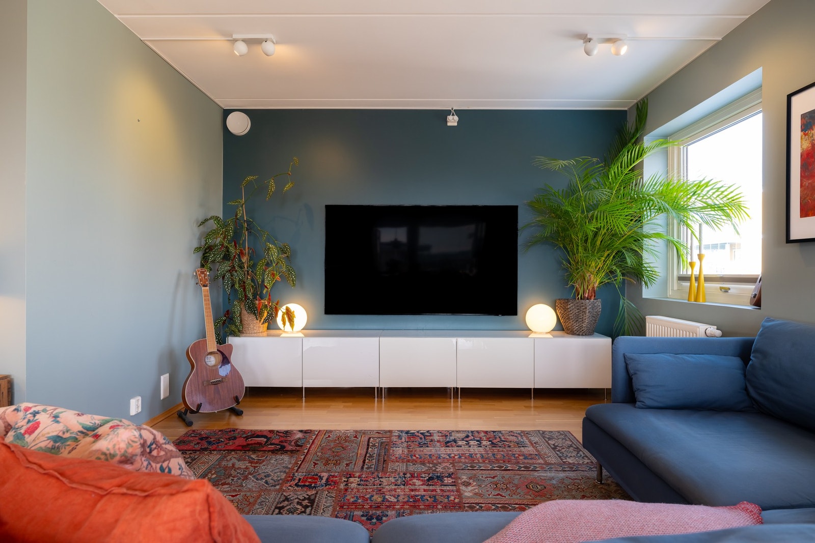 Den balanserte ventilasjonen bidrar til et godt inneklima og bomiljø. Galleribilde