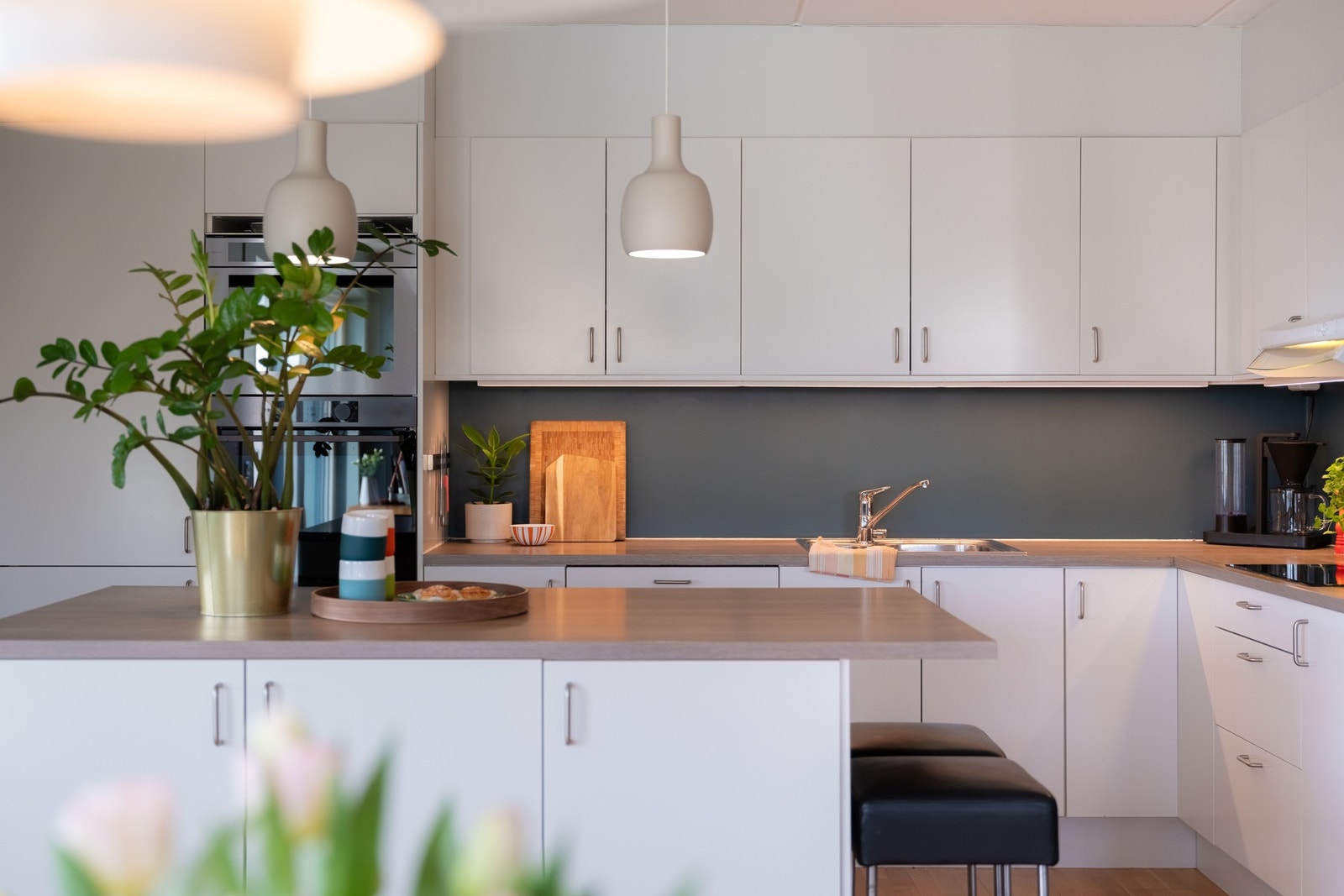 Norema-kjøkkenet er godt utnyttet med mye skap, skuffer og benkeplass. Galleribilde