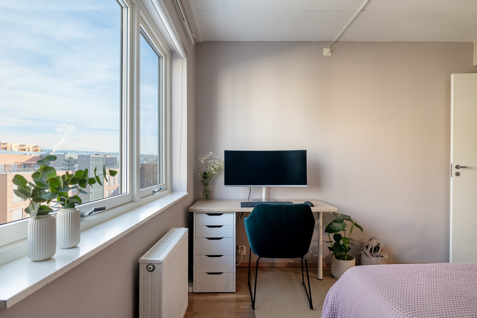 Det er også plass til kommode, kontorpult eller lignende. Galleribilde