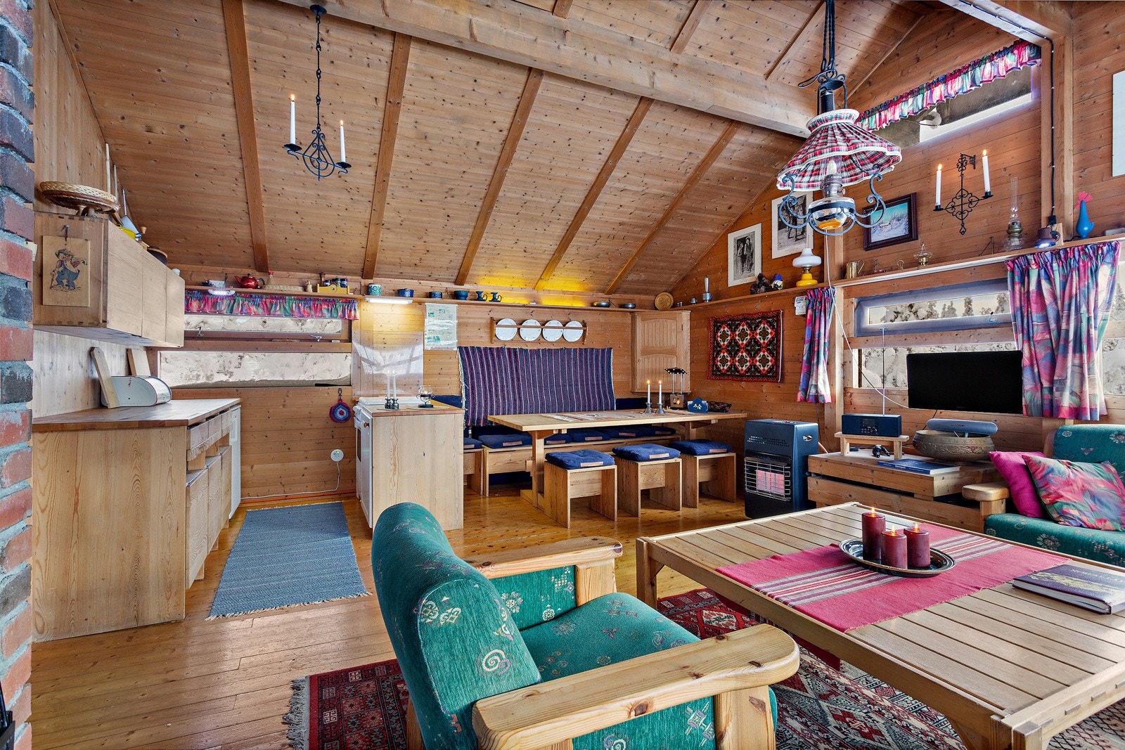 Enkel og klassisk hyttestandard innvendig, med mulighet for oppgradering ved behov. Galleribilde