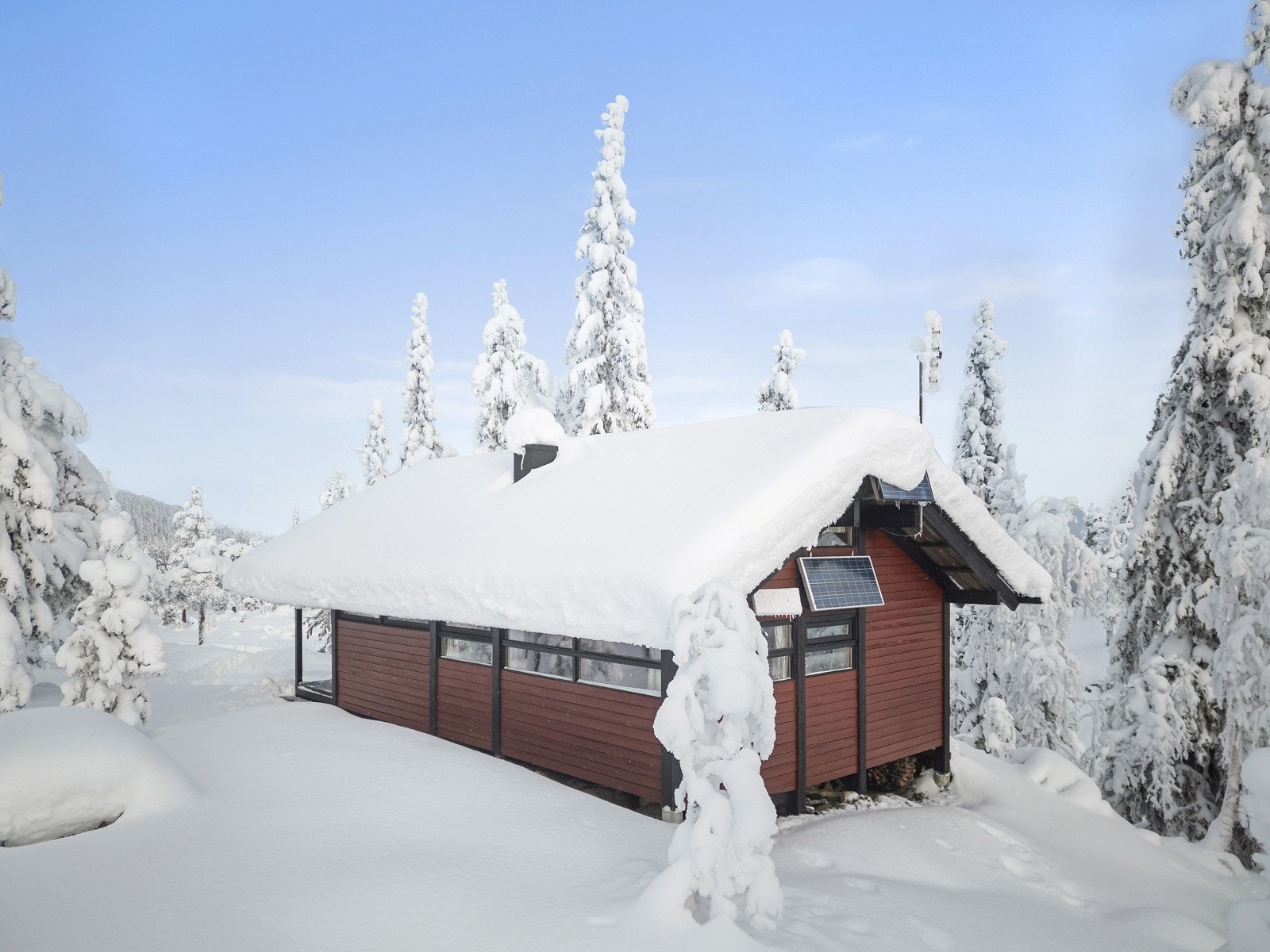 En klassisk Ålhytta med parkering like utenfor tomtegrensen. Galleribilde