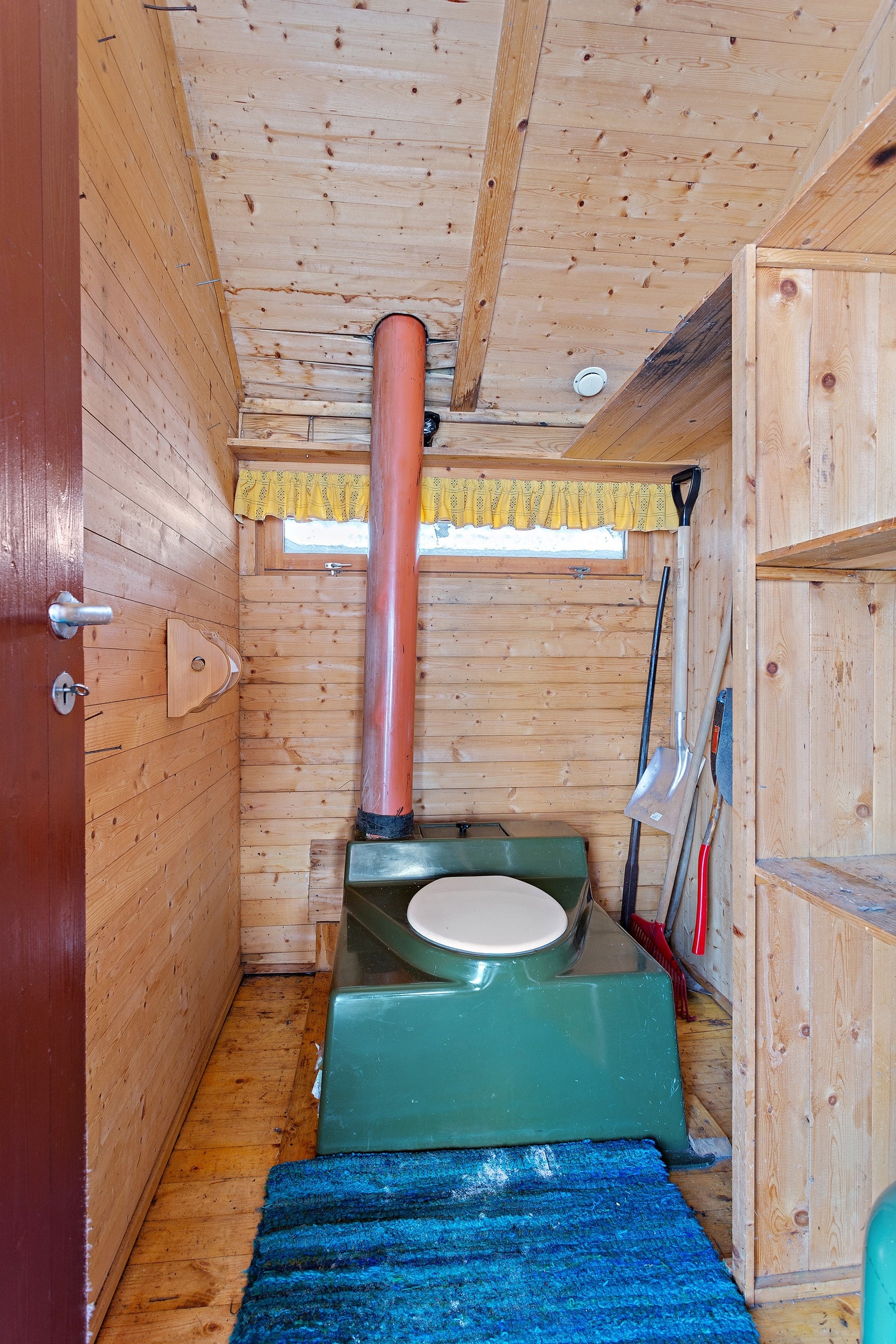 Utvendig bod med do-løsning. Galleribilde