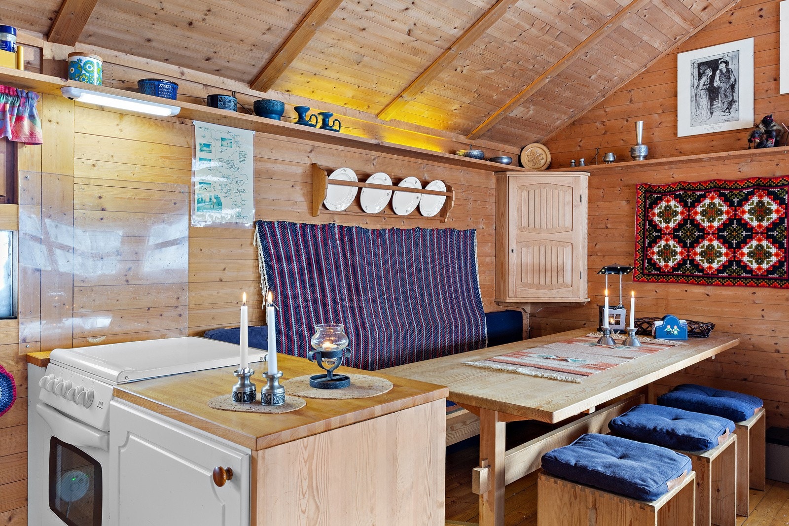 Hytta har forøvrig en selveiertomt på over 4 mål! Galleribilde