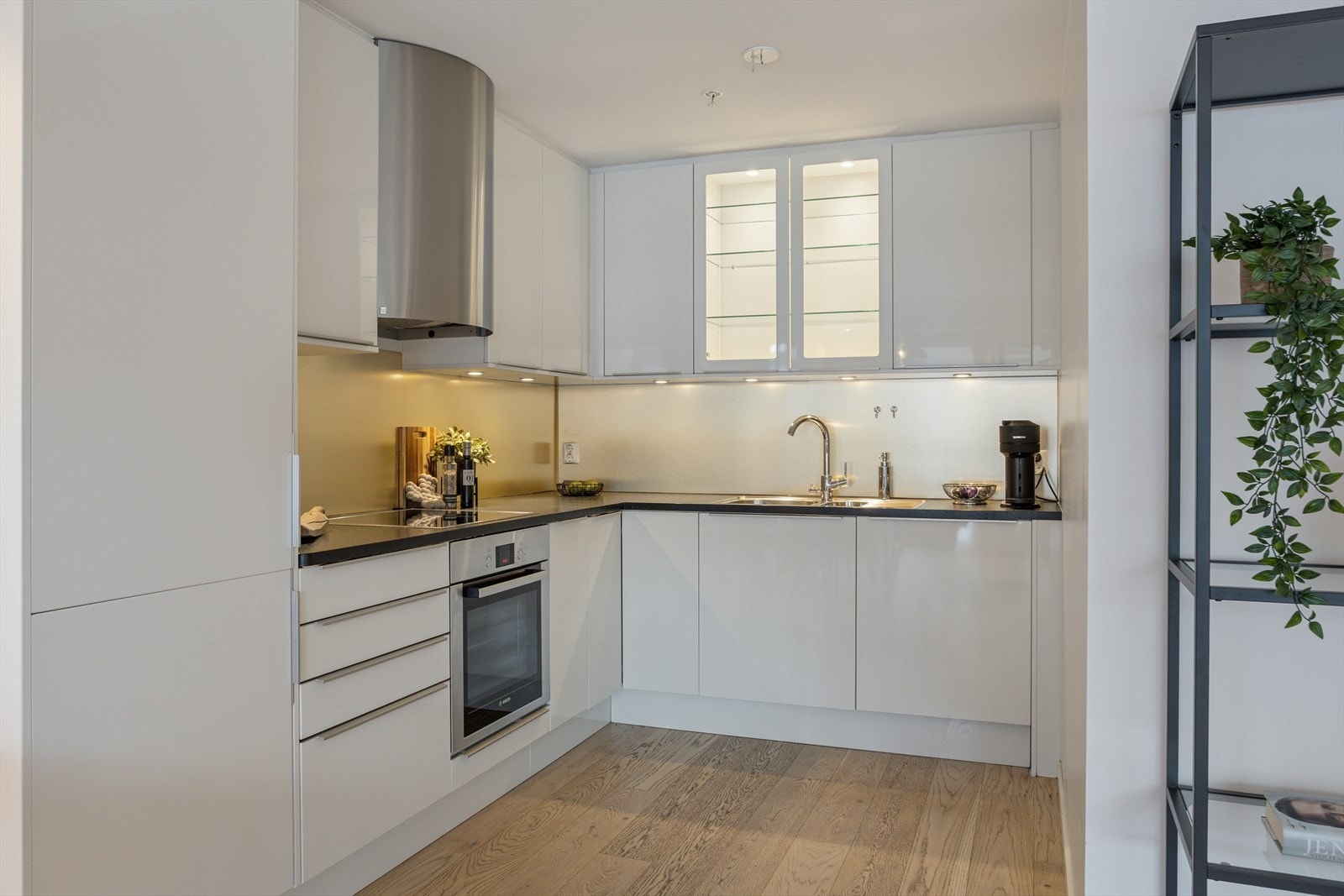 Stilrent kjøkken fra kvalitetsleverandøren HTH. Galleribilde