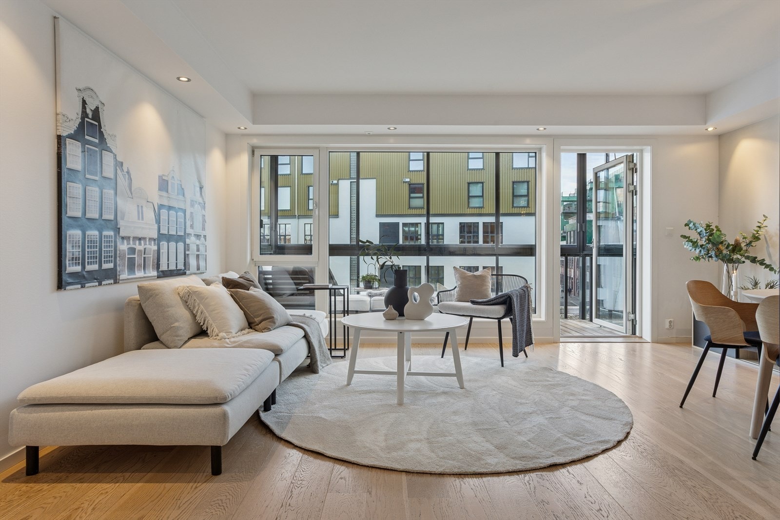 Fra stue er det utgang til den flotte balkongen på 8 kvm. Galleribilde