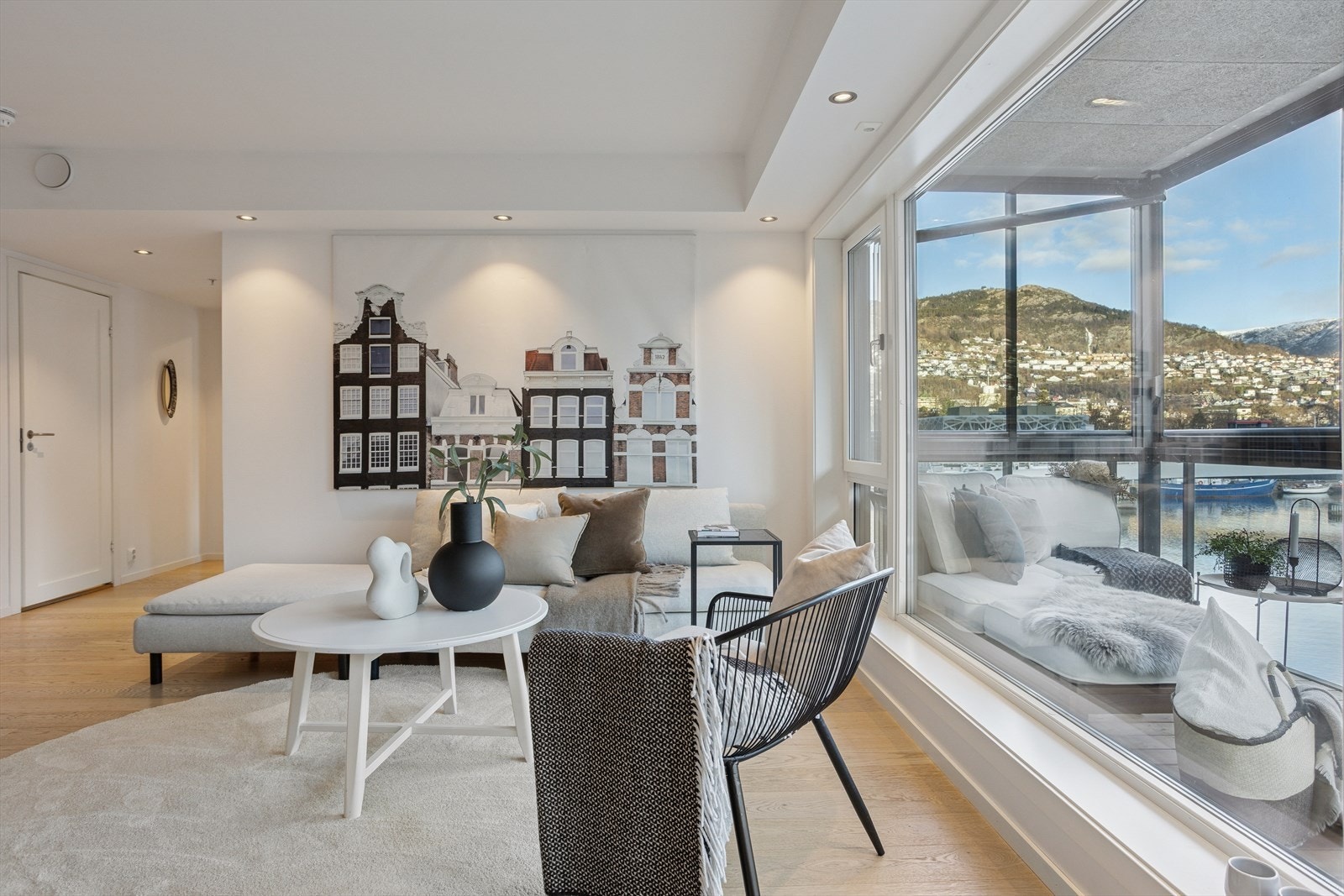 DNB Eiendom ved Kamilla Rein ønsker velkommen til Damsgårdsveien 69, en lekker 3-roms eierleilighet i maritime omgivelser. Galleribilde