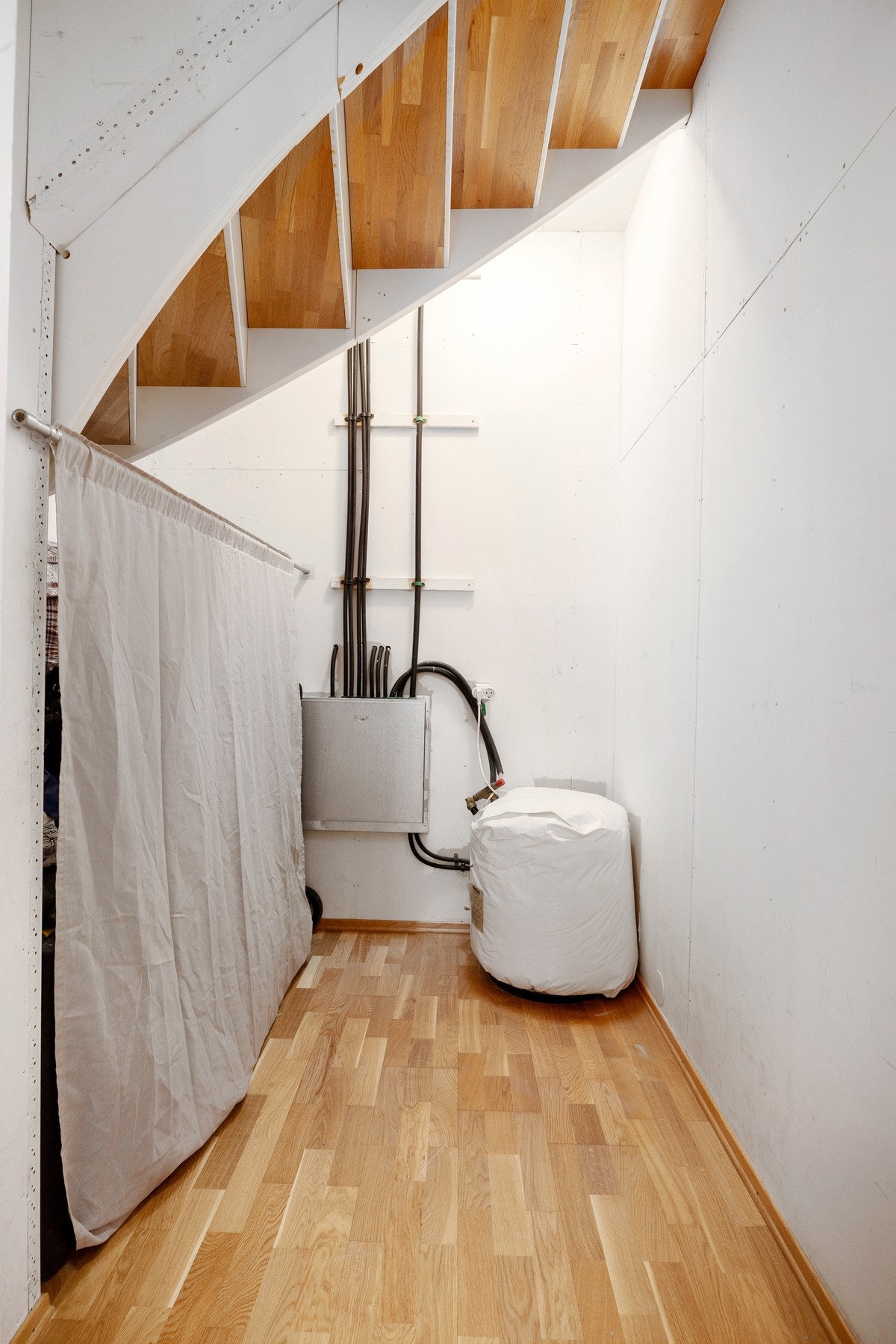 Under trappen finner du en liten lagringsplass. Galleribilde