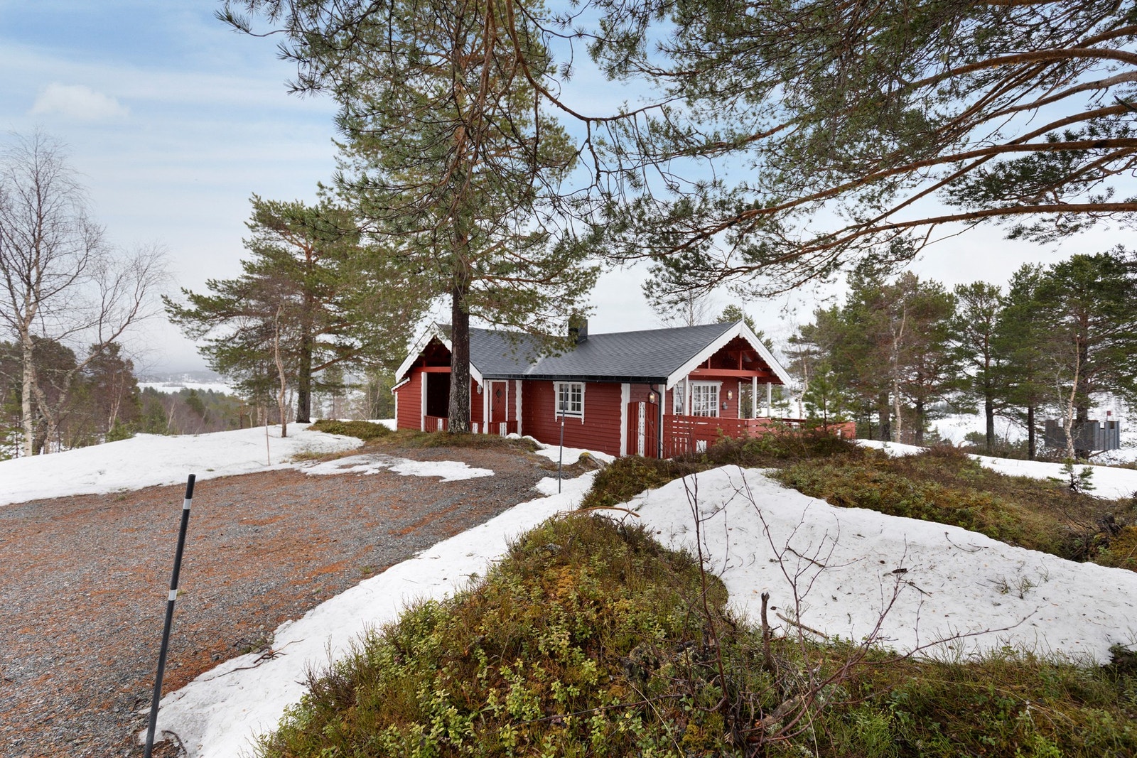 Velkommen til Tudalsreset - en flott hytte i rolige og usjenerte omgivelser, i kort avstand fra skiløype (ca. 100m i luftlinje) Galleribilde