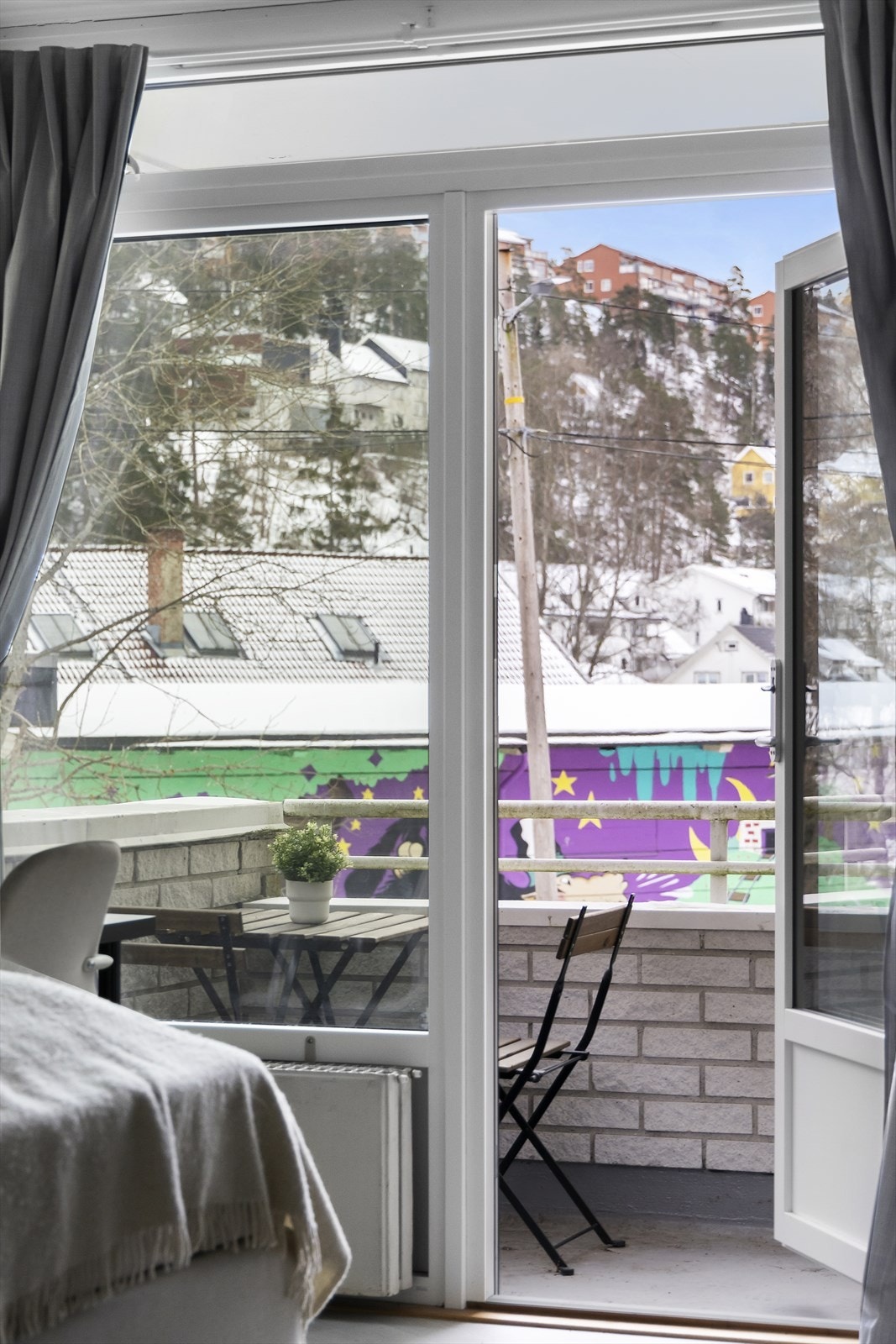 Vindu og balkongdør ble byttet i 2023. Galleribilde