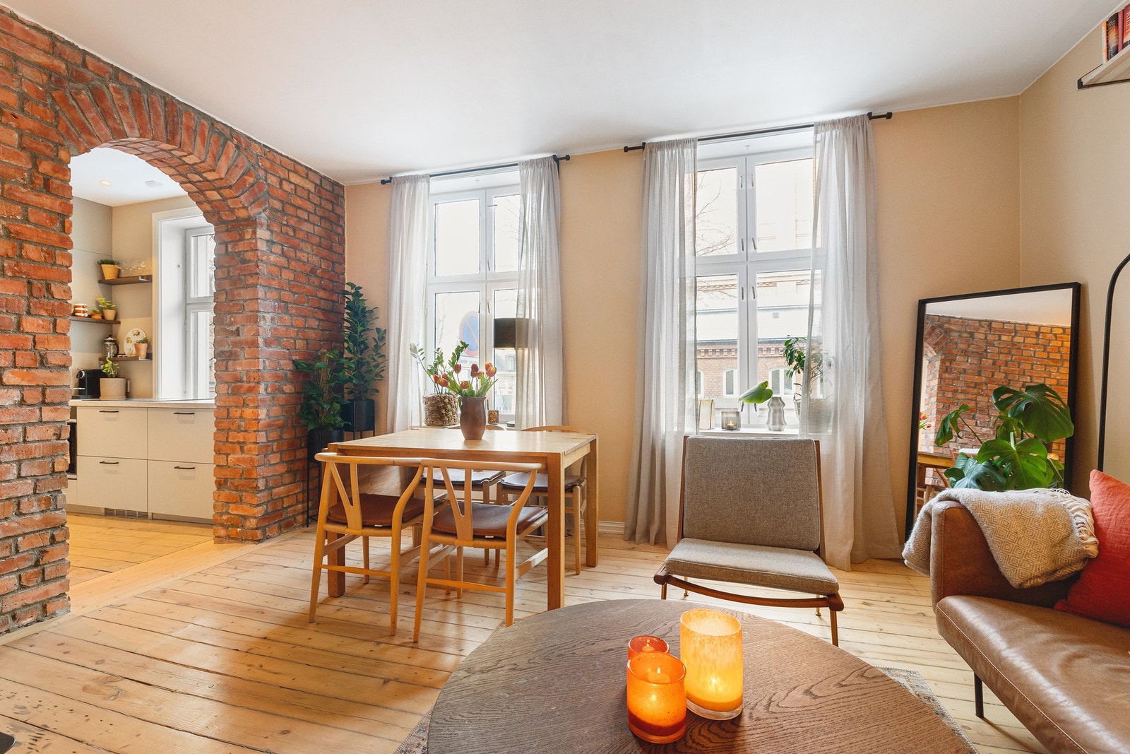 Velkommen til en svært gjennomført og klassisk 3-roms med høy standard! Galleribilde