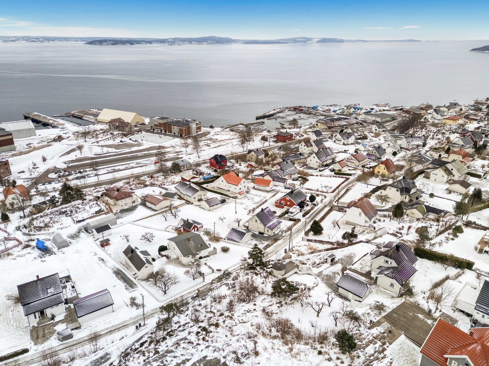 Fra eiendommen har du kort vei til Tofte sentrum med flere forretninger og servicetilbud Galleribilde