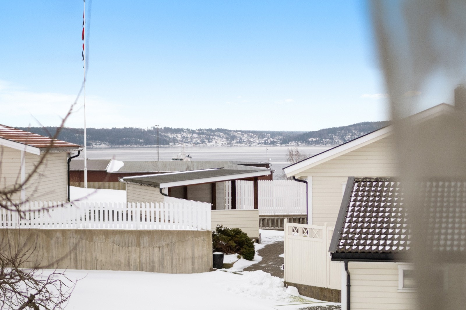 Fjordutsikt fra stuevinduet Galleribilde