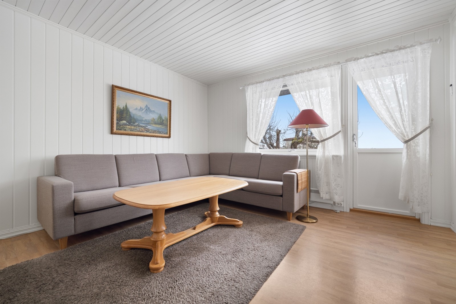 Fra stuen er det utgang til terrassen Galleribilde